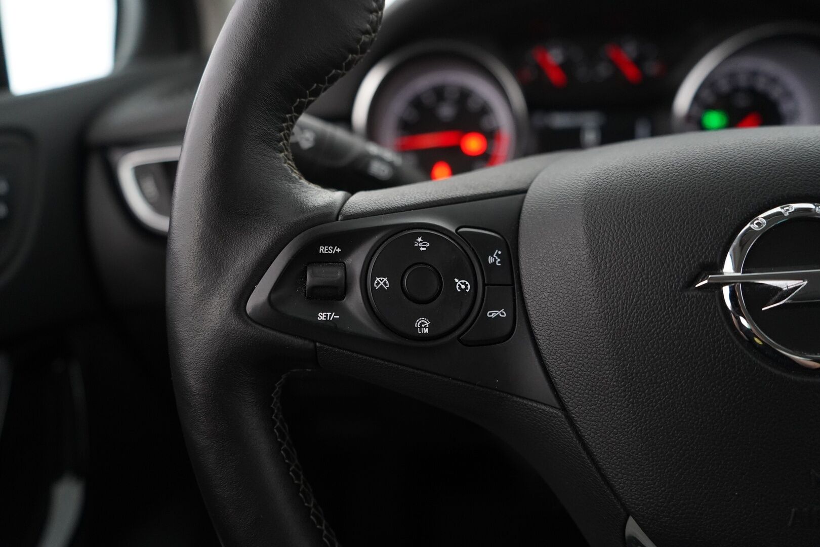 Opel Astra 2019 5-ov Innovation Plus 150 Turbo A * Vakkari / Kamera / Navi / Lohko / Ratinlämmitin* - Myydään juuri leimattuna / Kahdet renkaat / Säännöllinen huoltohistoria