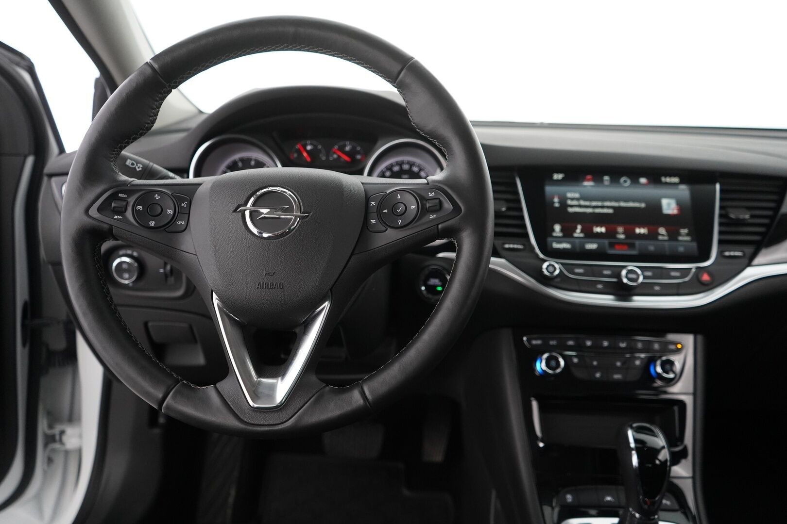 Opel Astra 2019 5-ov Innovation Plus 150 Turbo A * Vakkari / Kamera / Navi / Lohko / Ratinlämmitin* - Myydään juuri leimattuna / Kahdet renkaat / Säännöllinen huoltohistoria