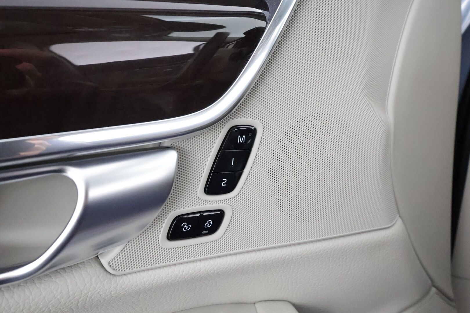 Volvo S90 2020 T8 TwE AWD Inscription aut * Webasto / Vetokoukku / Adapt.Vakkari / Kattoluukku / Muistipenkki / Keyless / P-Tutkat - Suomi-auto / Kahdet renkaat aluvanteilla / Merkkihuollettu - HULLUT AVAJAISHULINAT KORKOTARJOUS 3,29 %