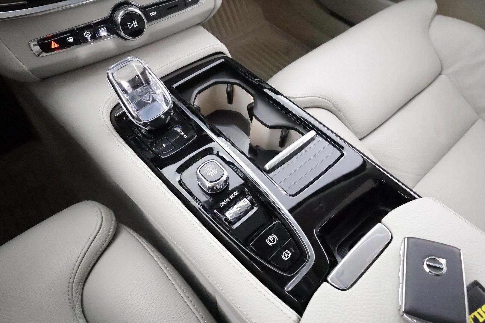 Volvo S90 2020 T8 TwE AWD Inscription aut - Webasto | Vetokoukku | Adapt.Vakkari | Kattoluukku | Muistipenkki | Keyless | High Perf Audio  / Apple&Android