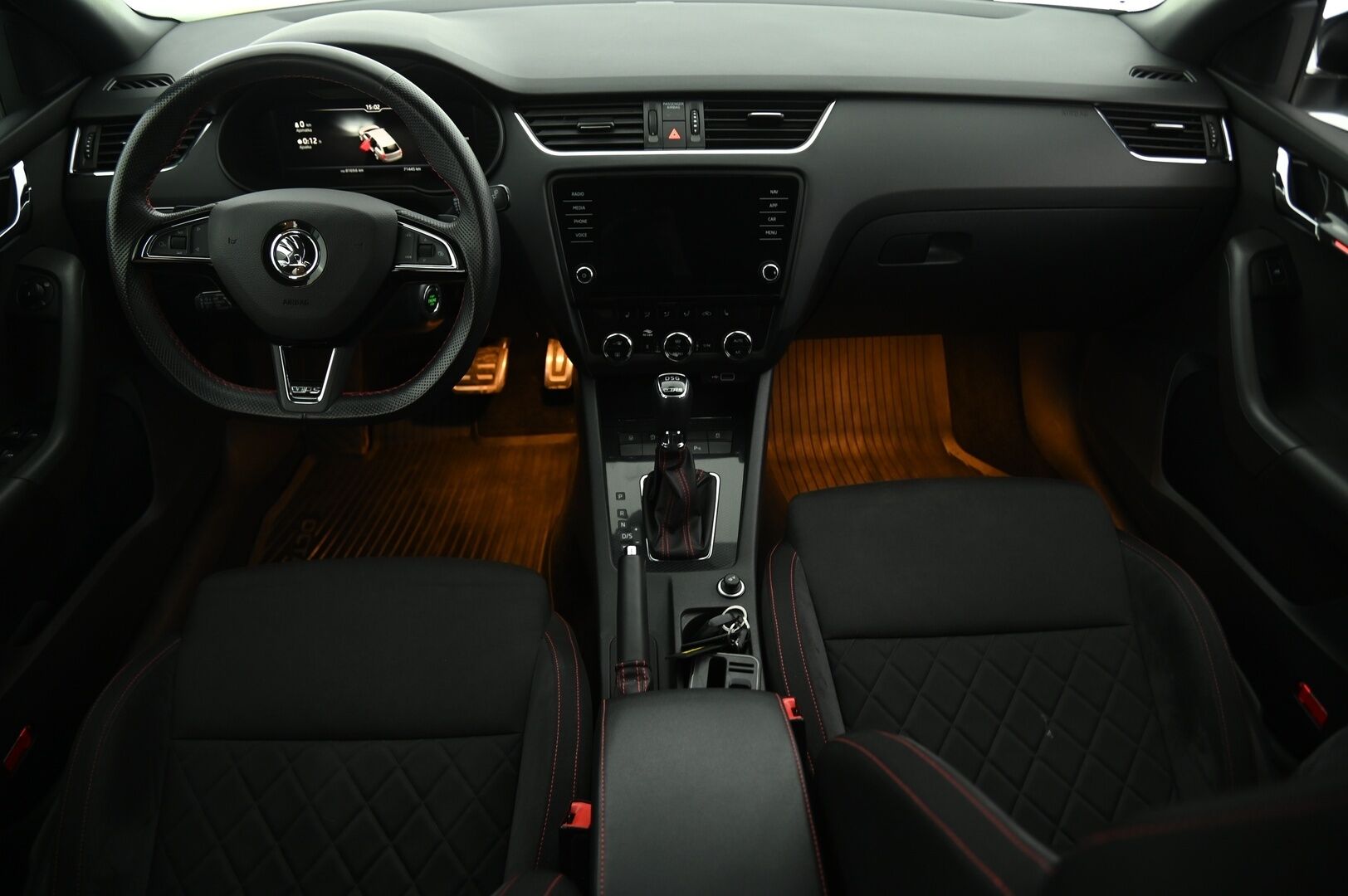 Skoda Octavia 2019 Combi 2,0 TDI 184 4x4 RS BusinessLine DSG Aut. **Webasto / ACC / Digimittari / P-Kamera / Koukku / S-Luukku / KeyLessGo / Ratinlämmitin / BLIS / Sporttipenkit** - Tehokas / Hyvin huollettu!