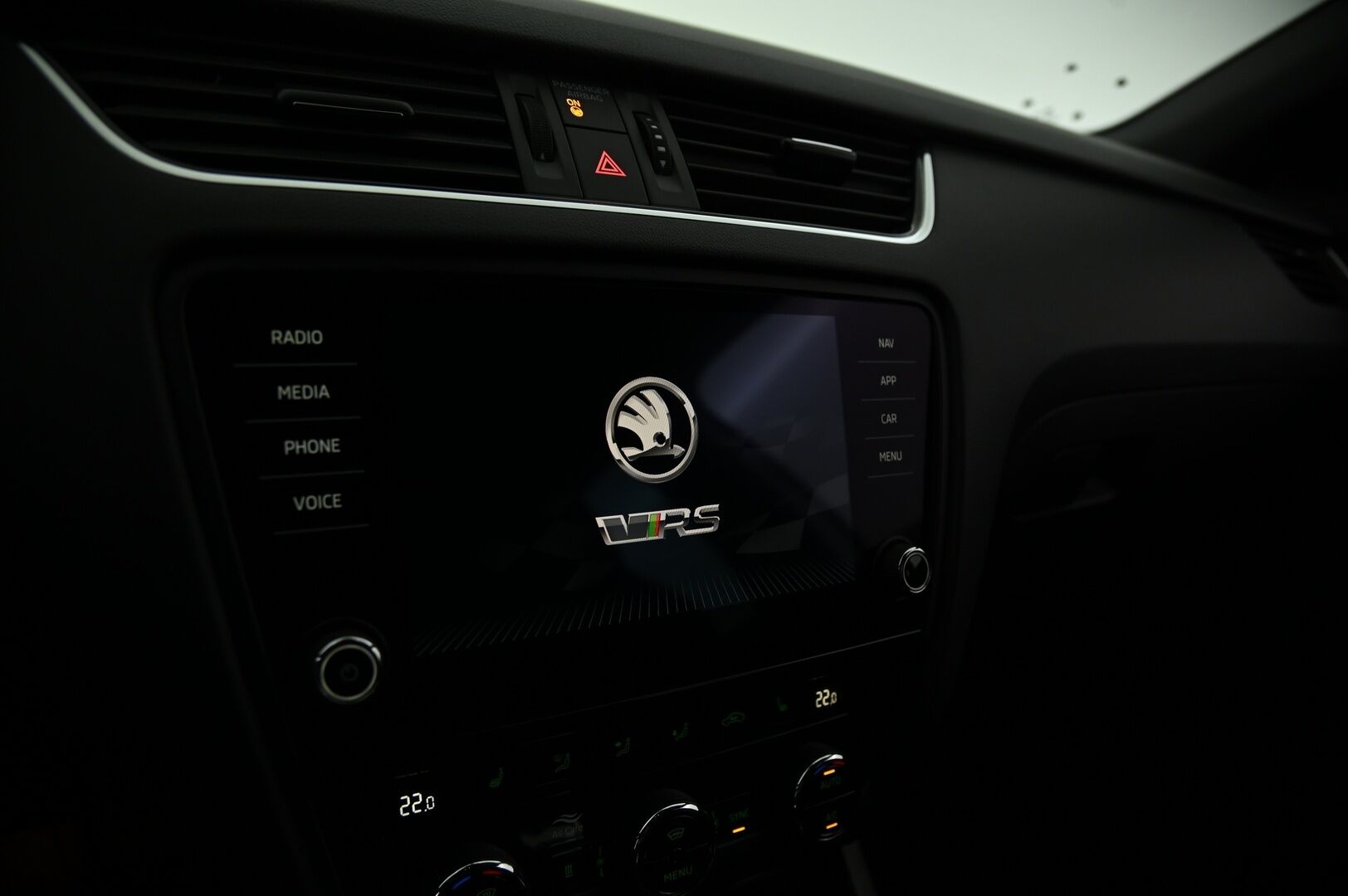 Skoda Octavia 2019 Combi 2,0 TDI 184 4x4 RS BusinessLine DSG Aut. **Webasto / ACC / Digimittari / P-Kamera / Koukku / S-Luukku / KeyLessGo / Ratinlämmitin / BLIS / Sporttipenkit** - Tehokas / Hyvin huollettu!