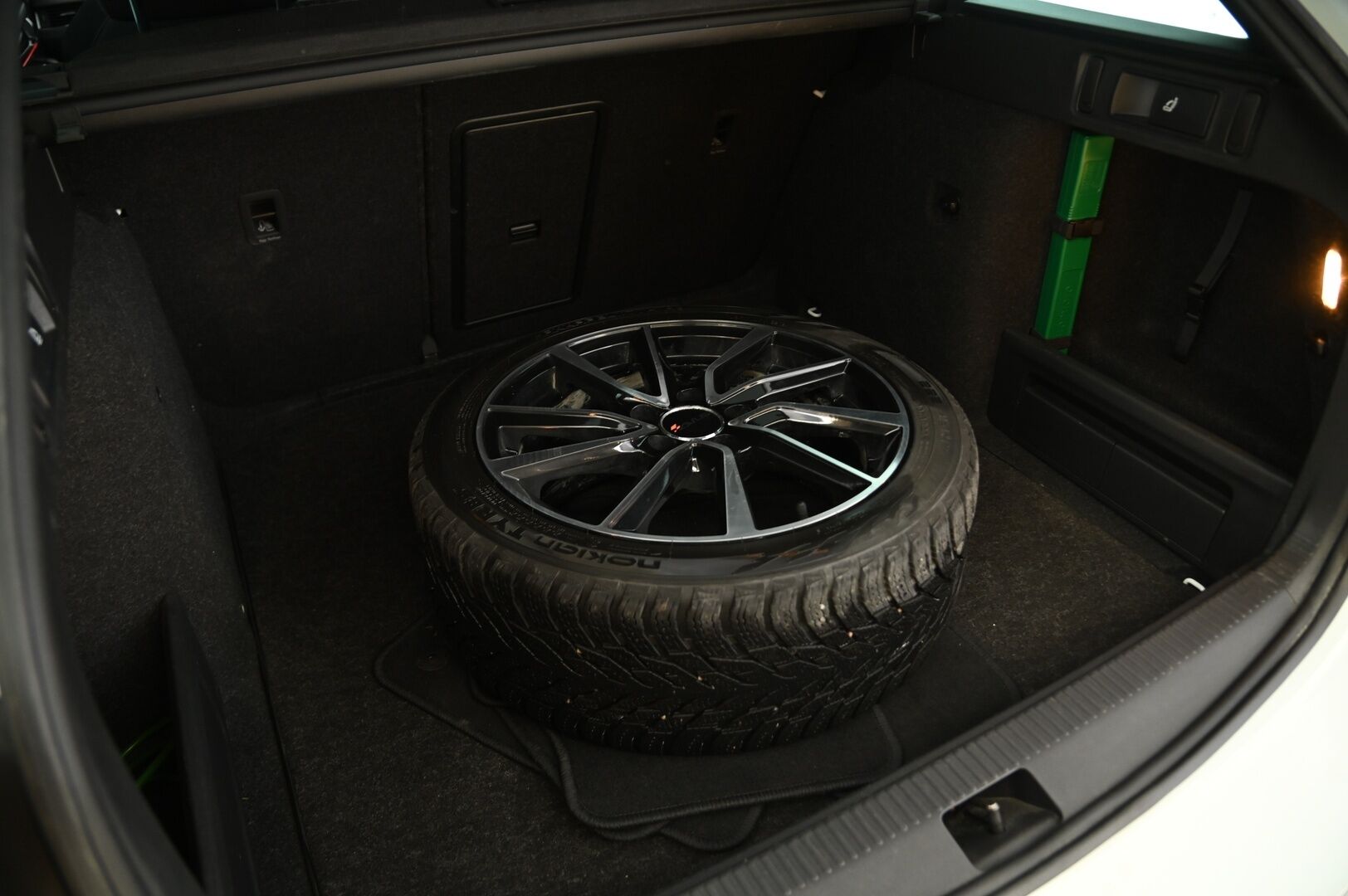 Skoda Octavia 2019 Combi 2,0 TDI 184 4x4 RS BusinessLine DSG Aut. **Webasto / ACC / Digimittari / P-Kamera / Koukku / S-Luukku / KeyLessGo / Ratinlämmitin / BLIS / Sporttipenkit** - Tehokas / Hyvin huollettu!