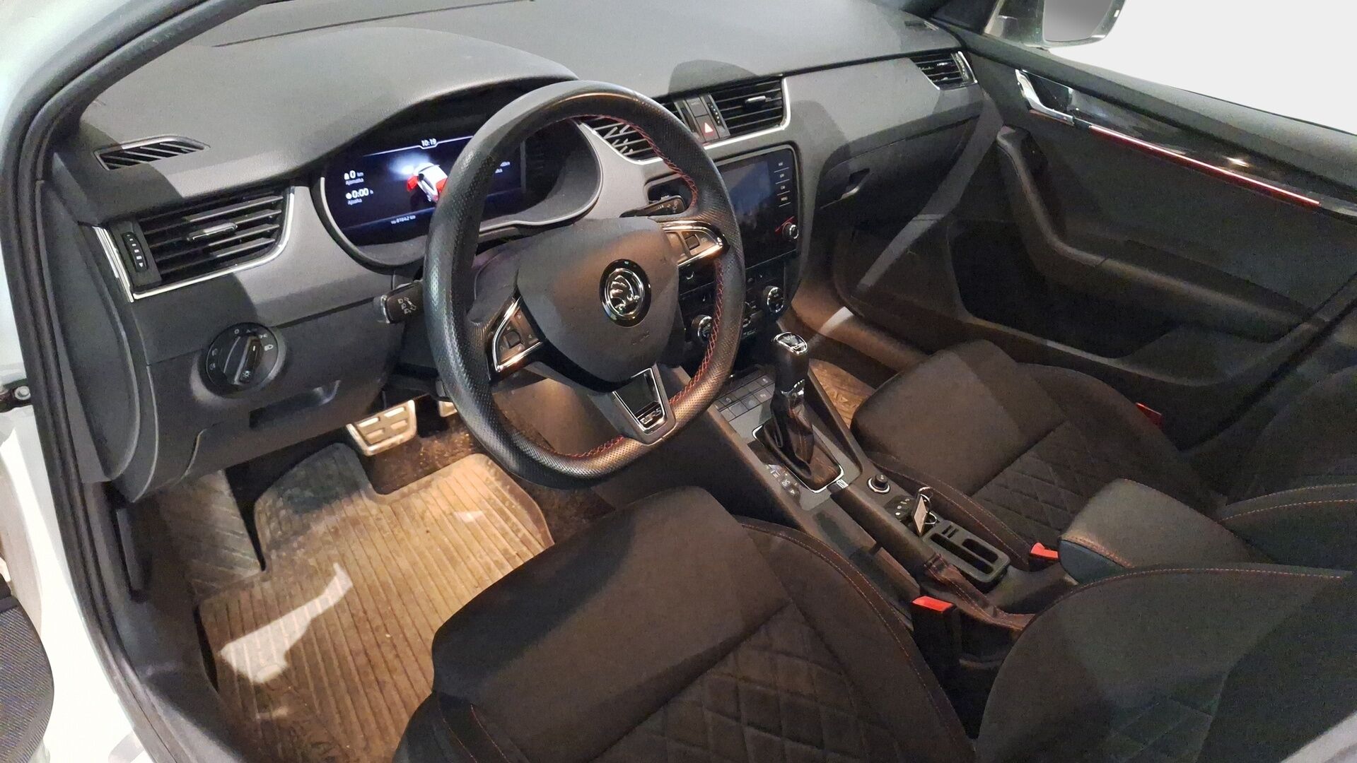 Skoda Octavia 2020 Combi 2,0 TDI 184 4x4 RS BusinessLine DSG Aut. - Webasto / ACC / Digimittari / P-Kamera / Koukku / S-Luukku / KeyLessGo / Ratinlämmitin / BLIS / Sporttipenkit