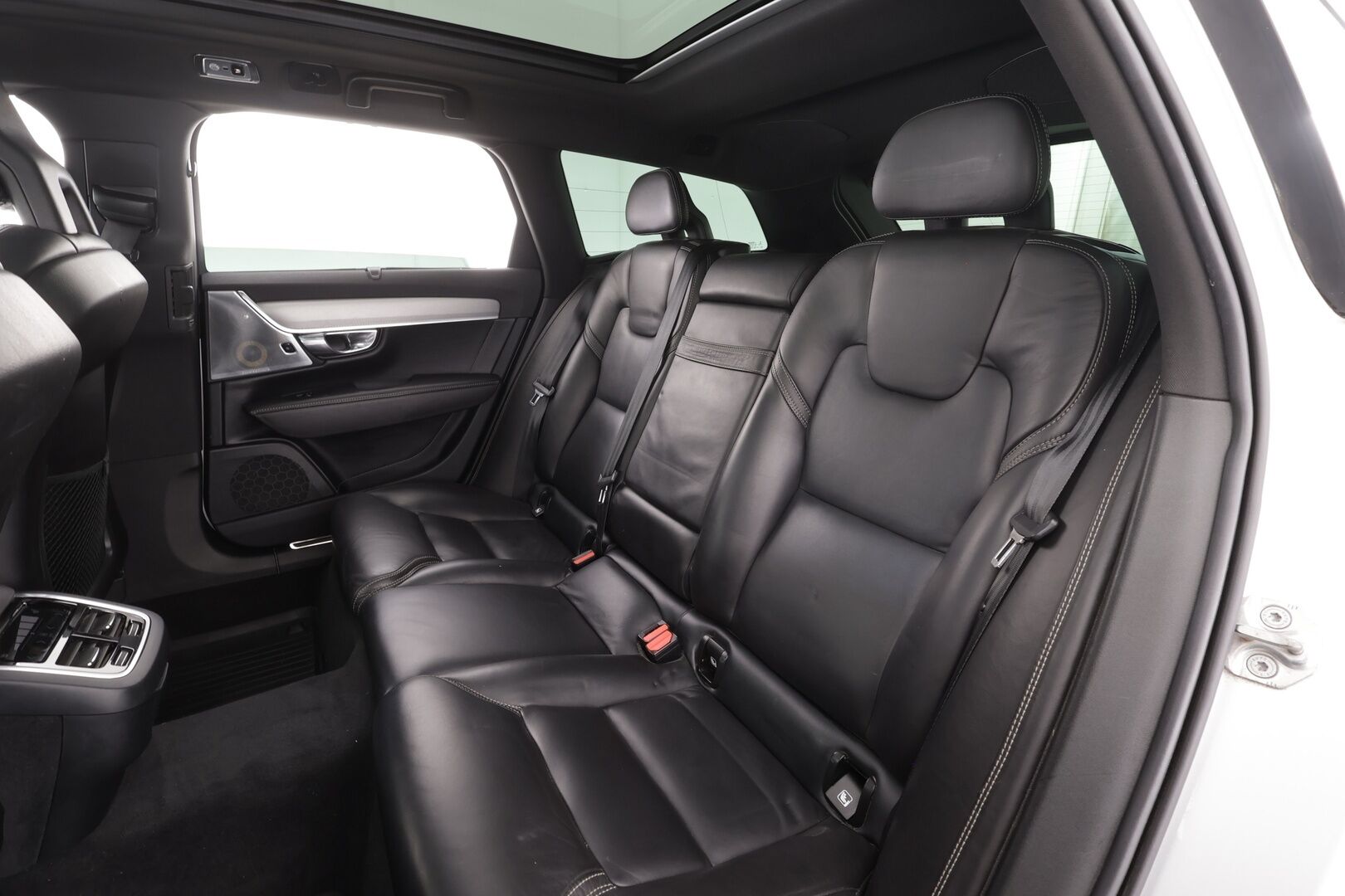 Volvo V90 2017 D5 AWD Inscription aut * Webasto / Koukku / Panorama / B&O / ACC / Full-LED / 360° / Sportnahat Muistilla * - Kahdet renkaat 