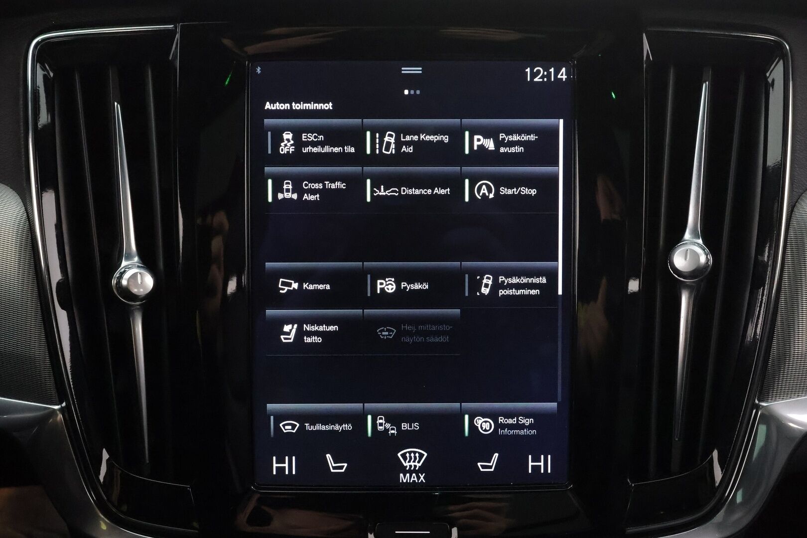 Volvo V90 2017 D5 AWD Inscription aut * Webasto / Koukku / Panorama / B&O / ACC / Full-LED / 360° / Sportnahat Muistilla * - Kahdet renkaat 