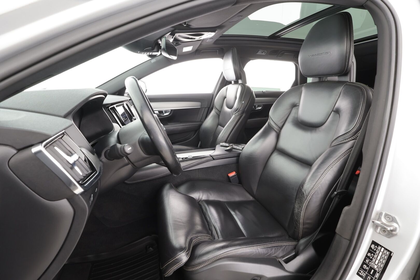 Volvo V90 2017 D5 AWD Inscription aut * Webasto / Koukku / Panorama / B&O / ACC / Full-LED / 360° / Sportnahat Muistilla * - Kahdet renkaat 