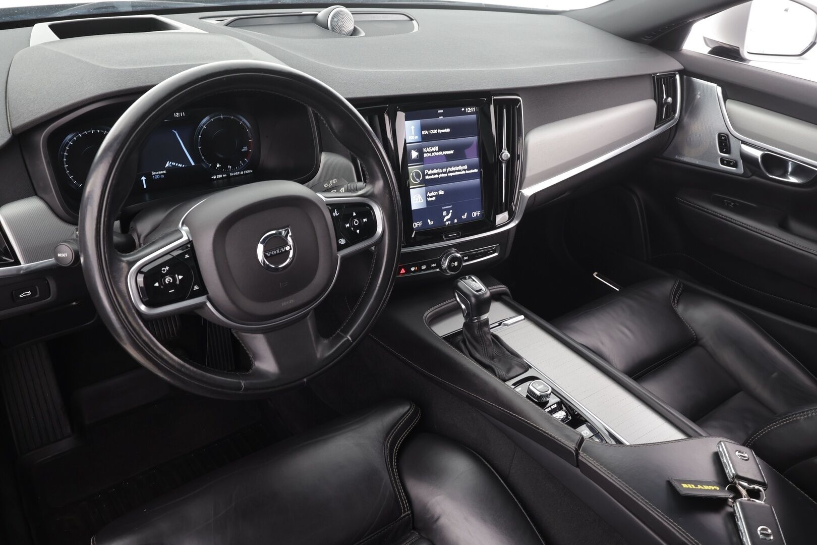 Volvo V90 2017 D5 AWD Inscription aut * Webasto / Koukku / Panorama / B&O / ACC / Full-LED / 360° / Sportnahat Muistilla * - Kahdet renkaat 