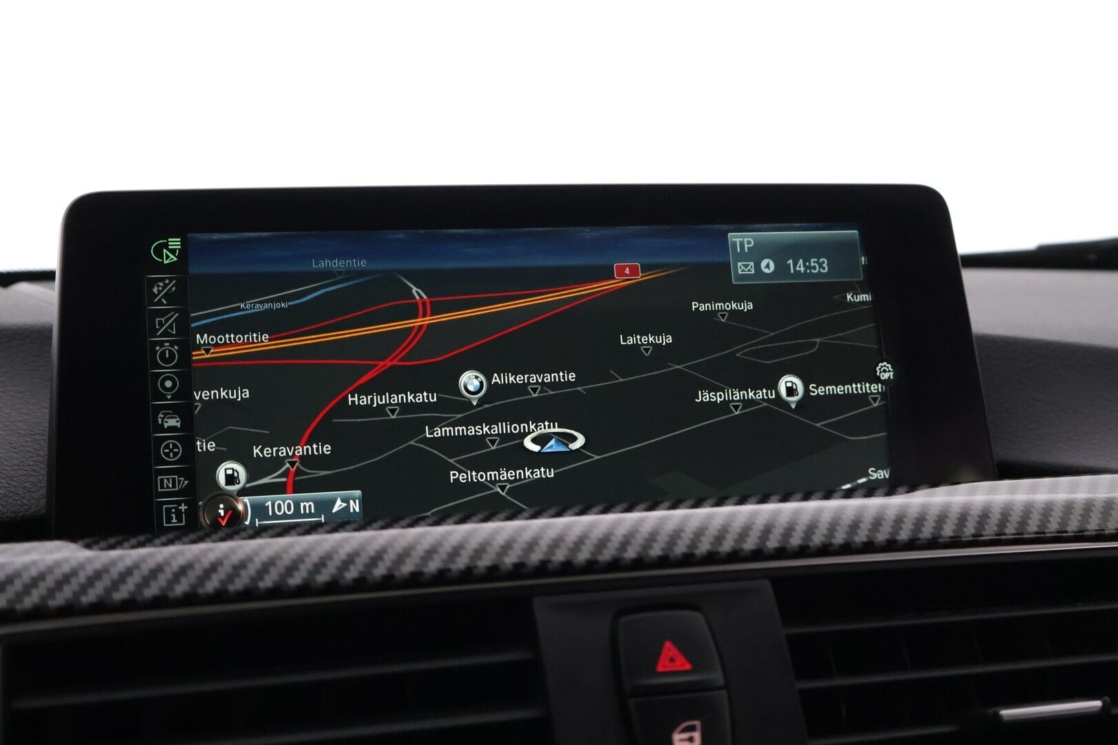 BMW 330 2016 e M-Sport **Sporttipenkit / HUD / Kattoluukku / Prof. Navi / 360° ** - Kahdet renkaat aluvanteilla / Laturit / väriä vaihtavat ledit