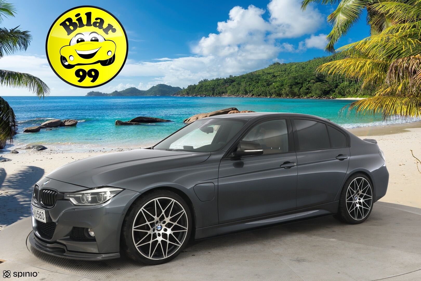 BMW 330 2016 e M-Sport **Sporttipenkit / HUD / Kattoluukku / Prof. Navi / 360° ** - Kahdet renkaat aluvanteilla / Laturit / väriä vaihtavat ledit