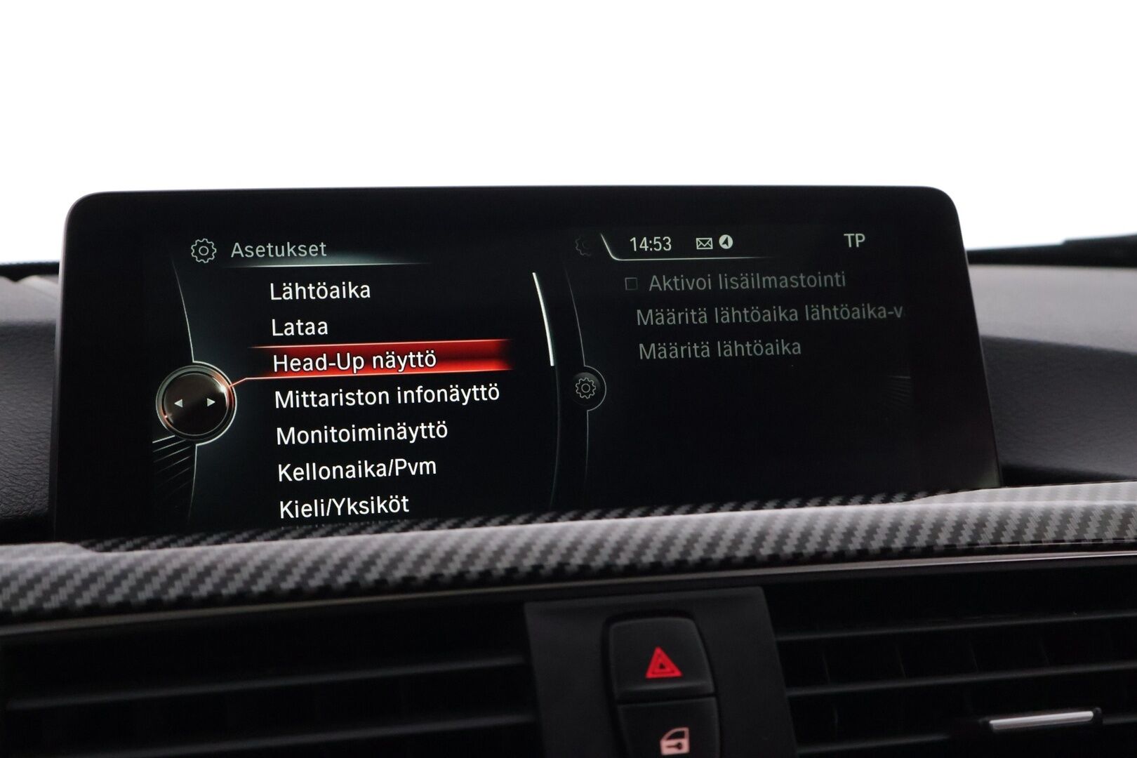 BMW 330 2016 e M-Sport **Sporttipenkit / HUD / Kattoluukku / Prof. Navi / 360° ** - Kahdet renkaat aluvanteilla / Laturit / väriä vaihtavat ledit