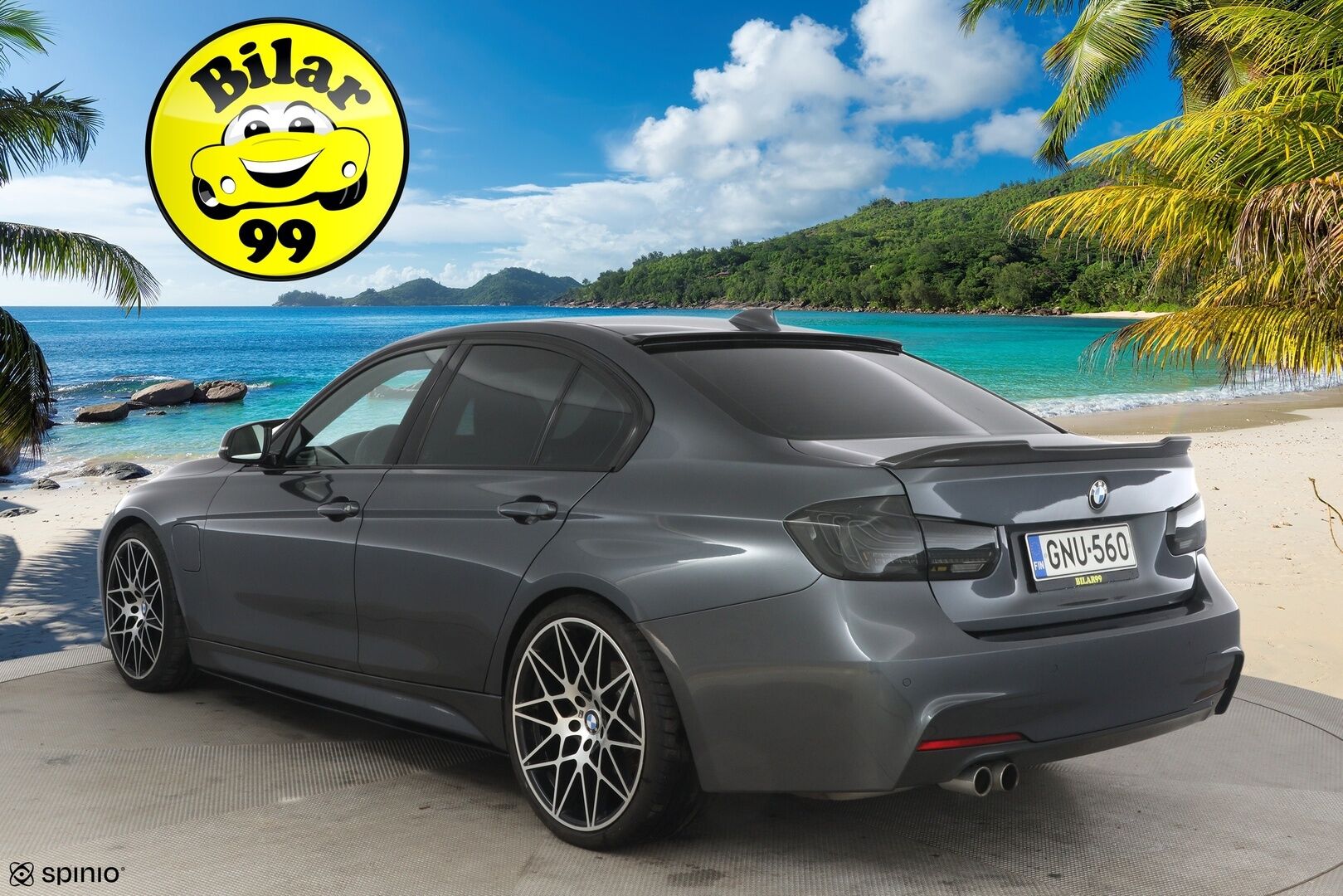 BMW 330 2016 e M-Sport **Sporttipenkit / HUD / Kattoluukku / Prof. Navi / 360° ** - Kahdet renkaat aluvanteilla / Laturit / väriä vaihtavat ledit
