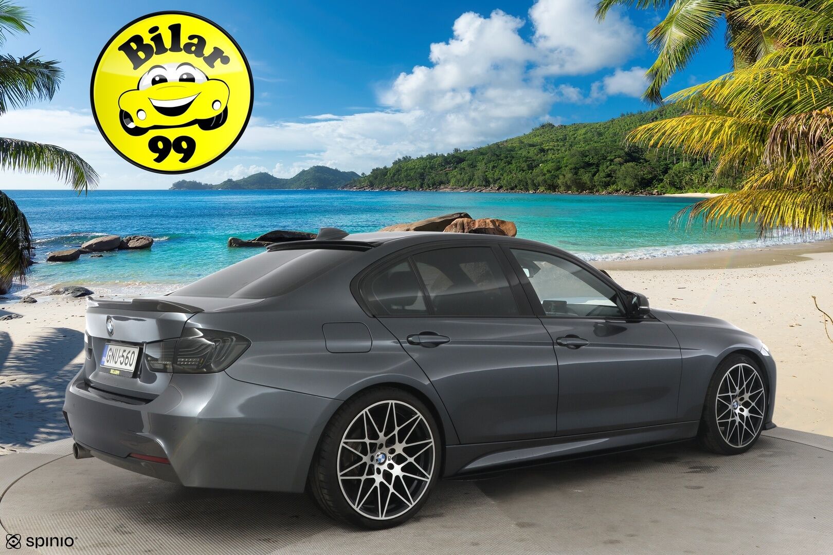 BMW 330 2016 e M-Sport **Sporttipenkit / HUD / Kattoluukku / Prof. Navi / 360° ** - Kahdet renkaat aluvanteilla / Laturit / väriä vaihtavat ledit