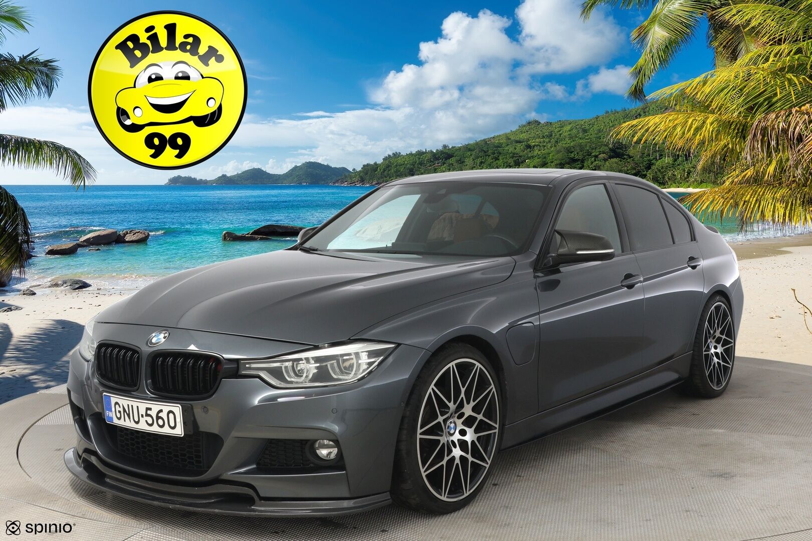 BMW 330 2016 e M-Sport **Sporttipenkit / HUD / Kattoluukku / Prof. Navi / 360° ** - Kahdet renkaat aluvanteilla / Laturit / väriä vaihtavat ledit
