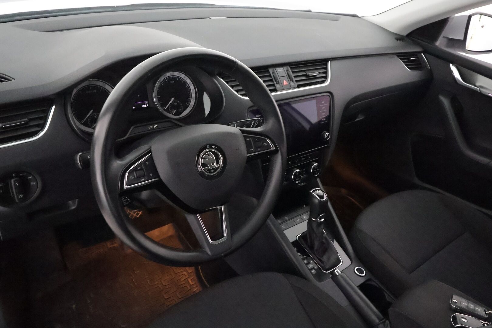 Skoda Octavia 2020 Combi 1,5 TSI Style BusinessLine DSG Aut. **1.Om suomi-auto / Webasto / Koukku / Adapt.Vakkari / P.Kamera / LED-valot** - Navi / Kaistavahti / Katveavustin / KeylessGO 
