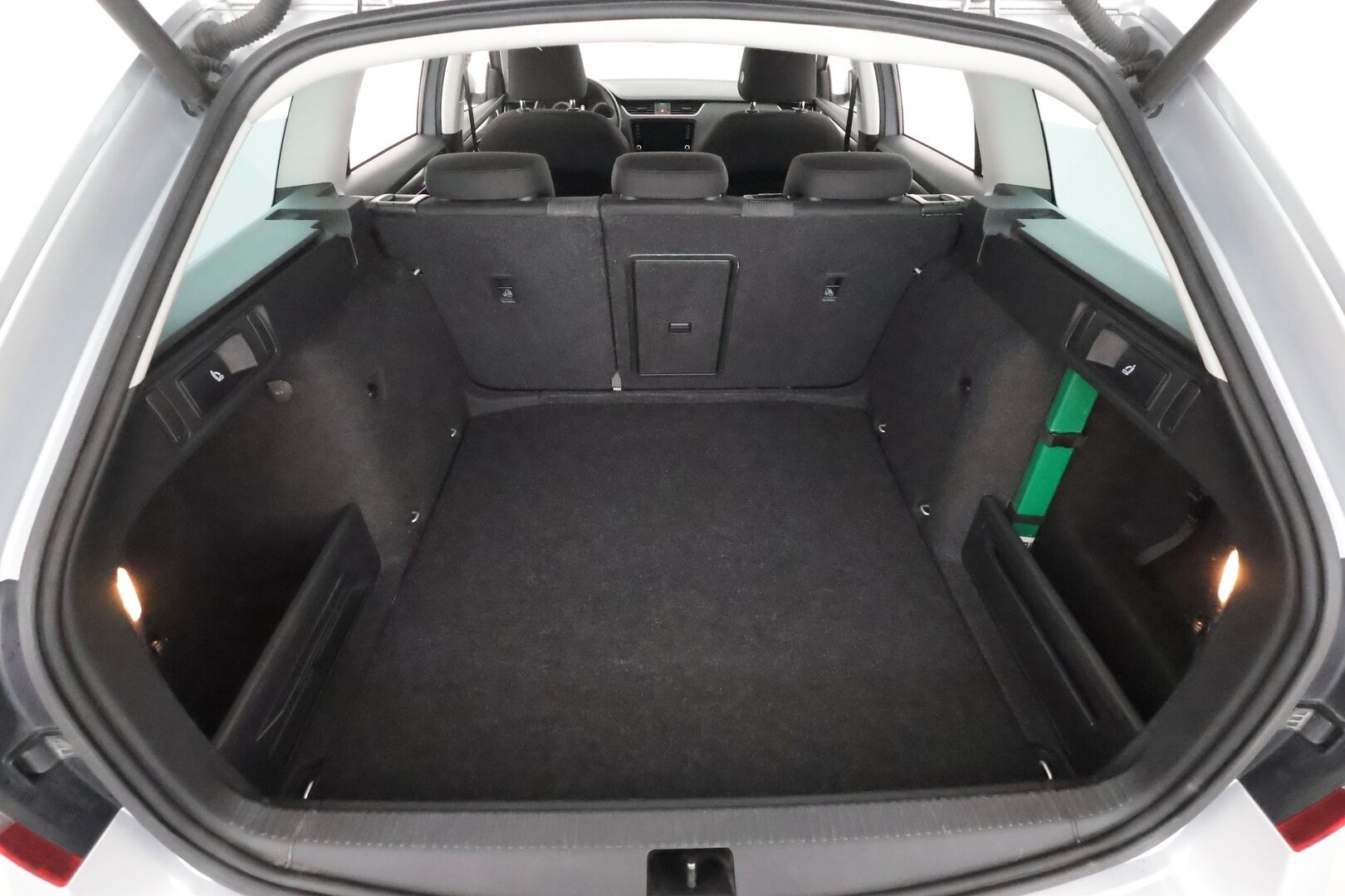 Skoda Octavia 2020 Combi 1,5 TSI Style BusinessLine DSG Aut. **1.Om suomi-auto / Webasto / Koukku / Adapt.Vakkari / P.Kamera / LED-valot** - Navi / Kaistavahti / Katveavustin / KeylessGO 