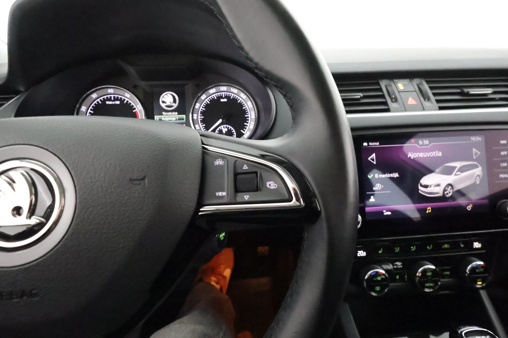 Skoda Octavia 2020 Combi 1,5 TSI Style BusinessLine DSG Aut. **1.Om suomi-auto / Webasto / Koukku / Adapt.Vakkari / P.Kamera / LED-valot** - Navi / Kaistavahti / Katveavustin / KeylessGO 
