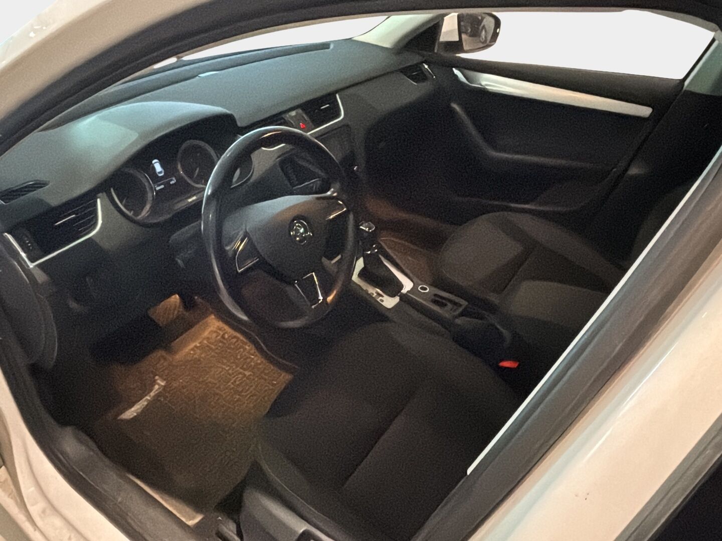 Skoda Octavia 2020 Combi 1,5 TSI Ambition BusinessLine DSG Autom. - | Suomi-auto | Webasto | CarPlay | KeyLessGo | Lämm.Ratti | Jakopää Juuri tehty |