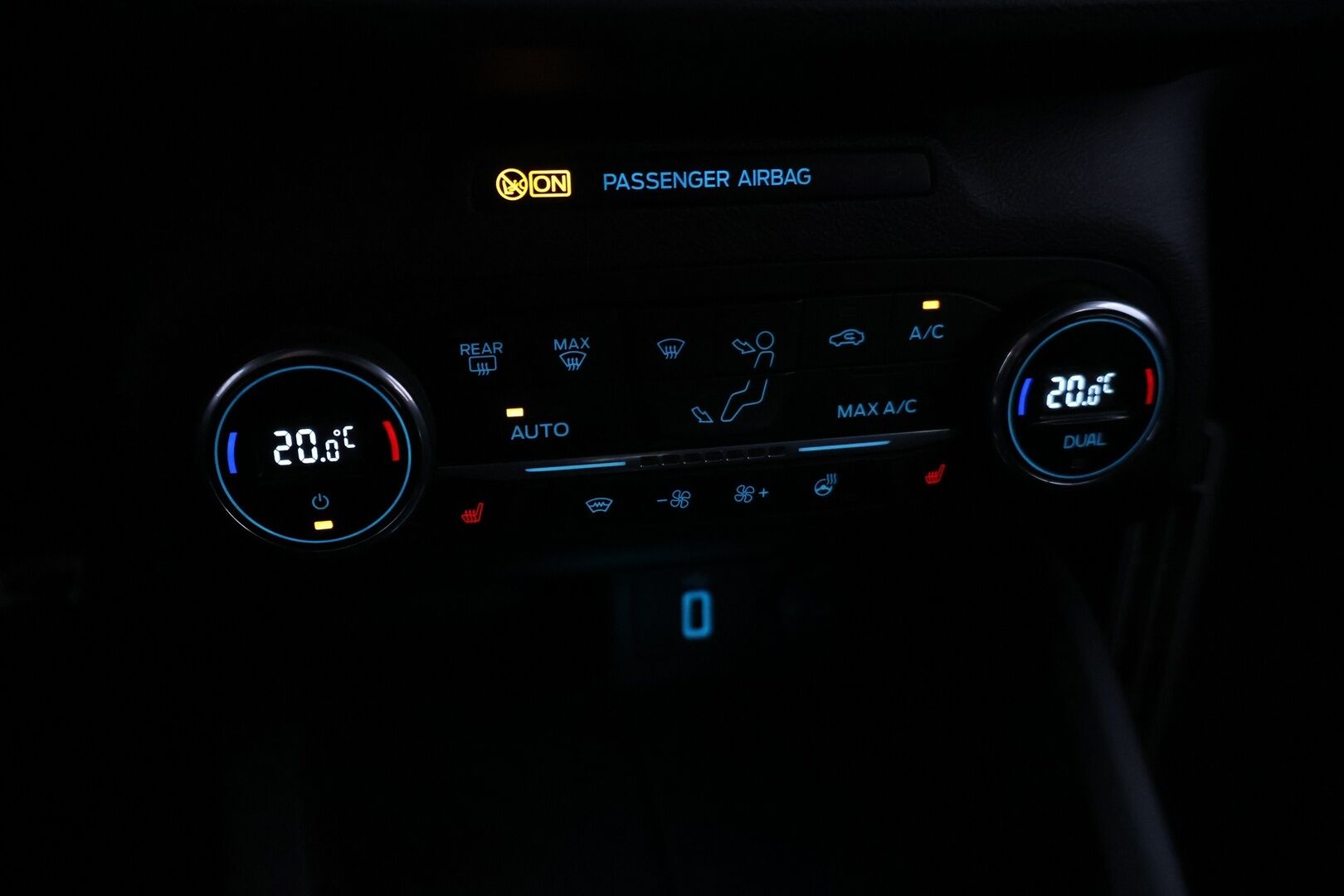 Ford Focus 2020 1,5 EcoBoost 182hv M6 ST-Line Wagon - ACC | Bang&Olufsen | LED | Keyless | Lohko+sisälämmitin | Tehokkaampi 182hv malli