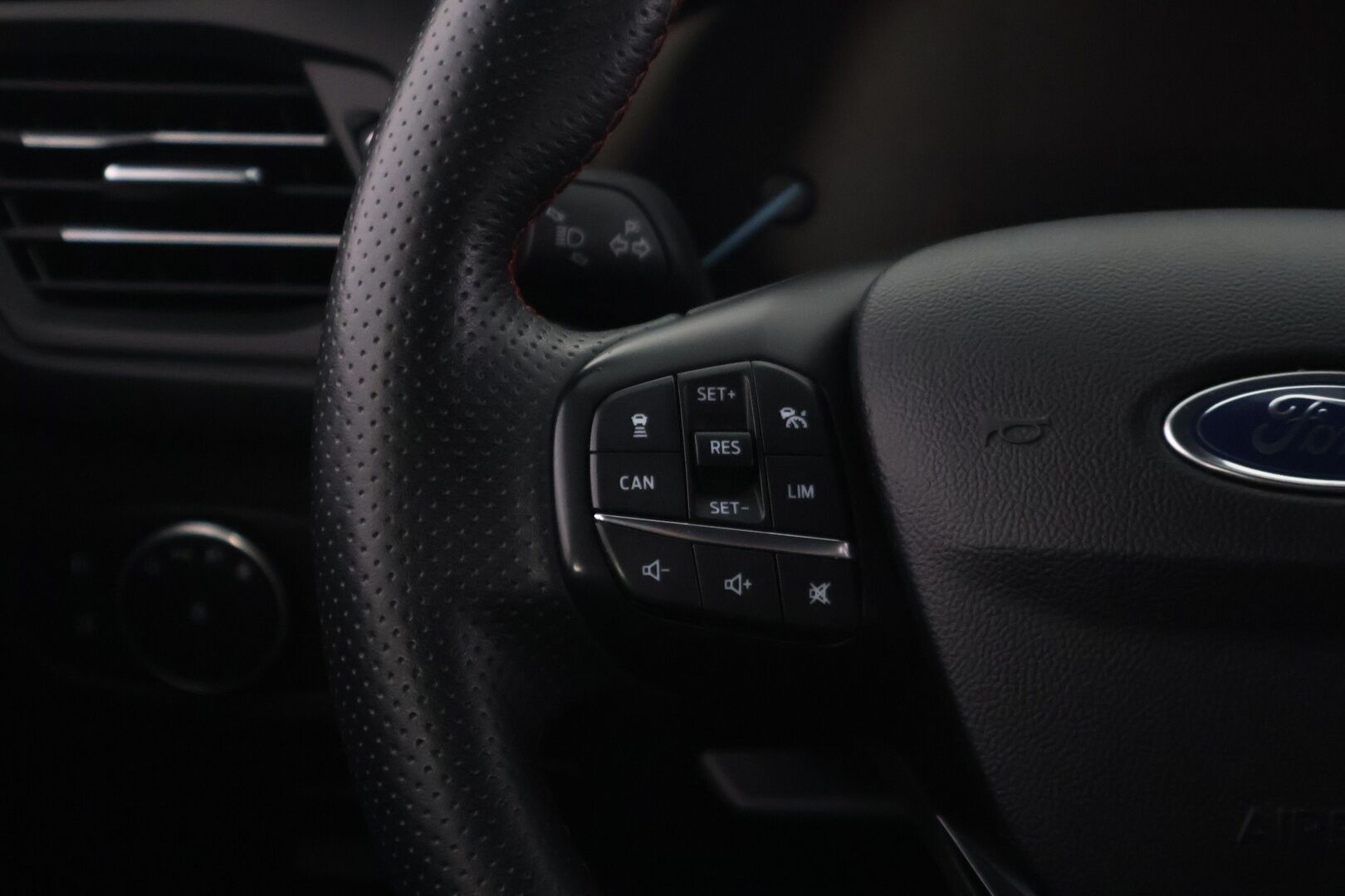 Ford Focus 2020 1,5 EcoBoost 182hv M6 ST-Line Wagon - ACC | Bang&Olufsen | LED | Keyless | Lohko+sisälämmitin | Tehokkaampi 182hv malli