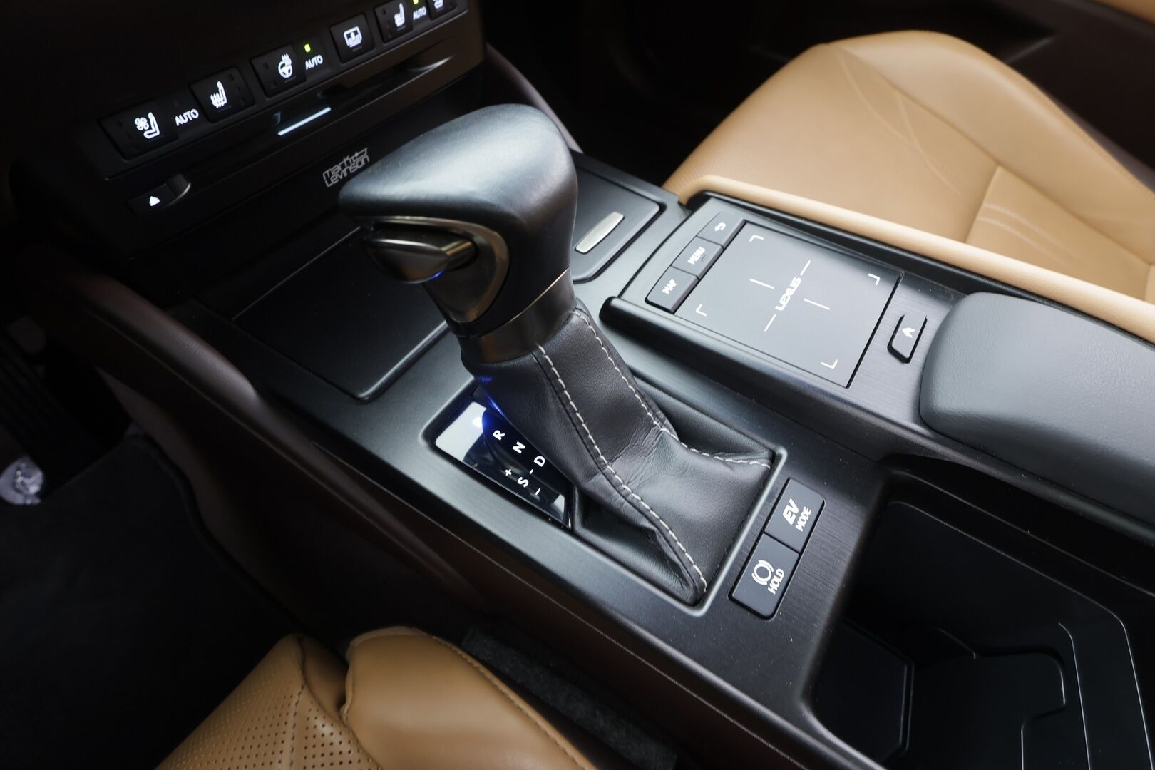Lexus ES 2020 300h Luxury - | ACC | HUD | 360° | Mark Levinson | Ilm. muistinahat | Kattoluukku | Apple & Android | 1-om suomi auto | Merkkihuollot | 