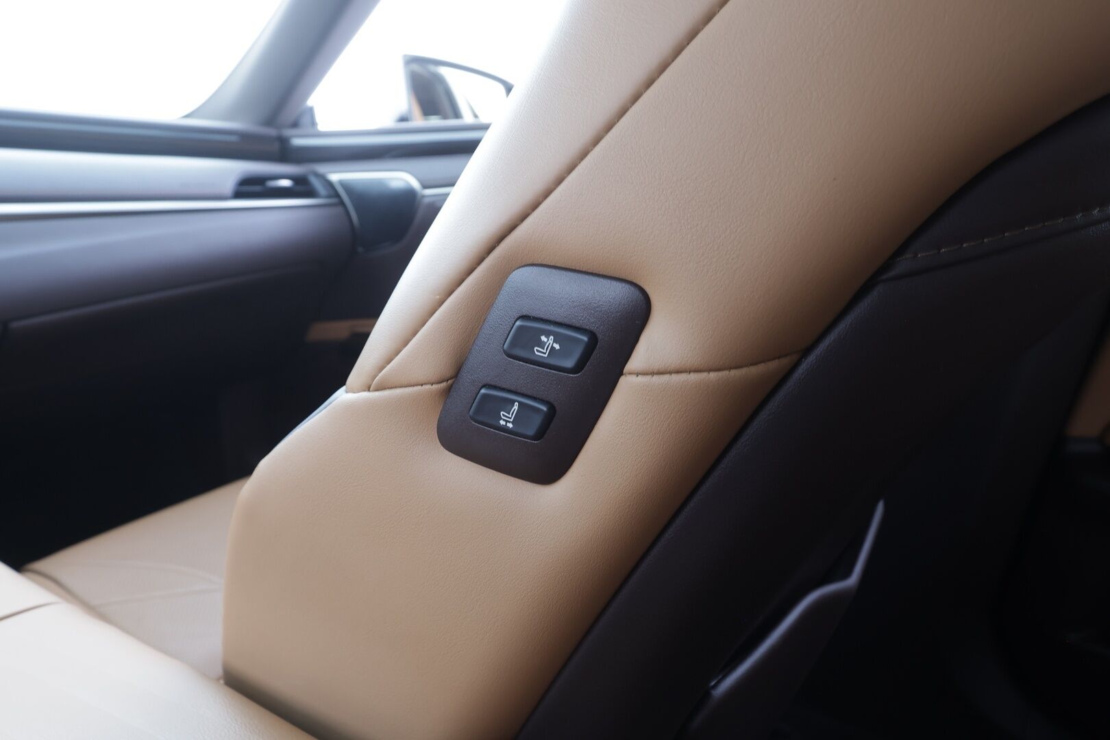 Lexus ES 2020 300h Luxury - | ACC | HUD | 360° | Mark Levinson | Ilm. muistinahat | Kattoluukku | Apple & Android | 1-om suomi auto | Merkkihuollot | 