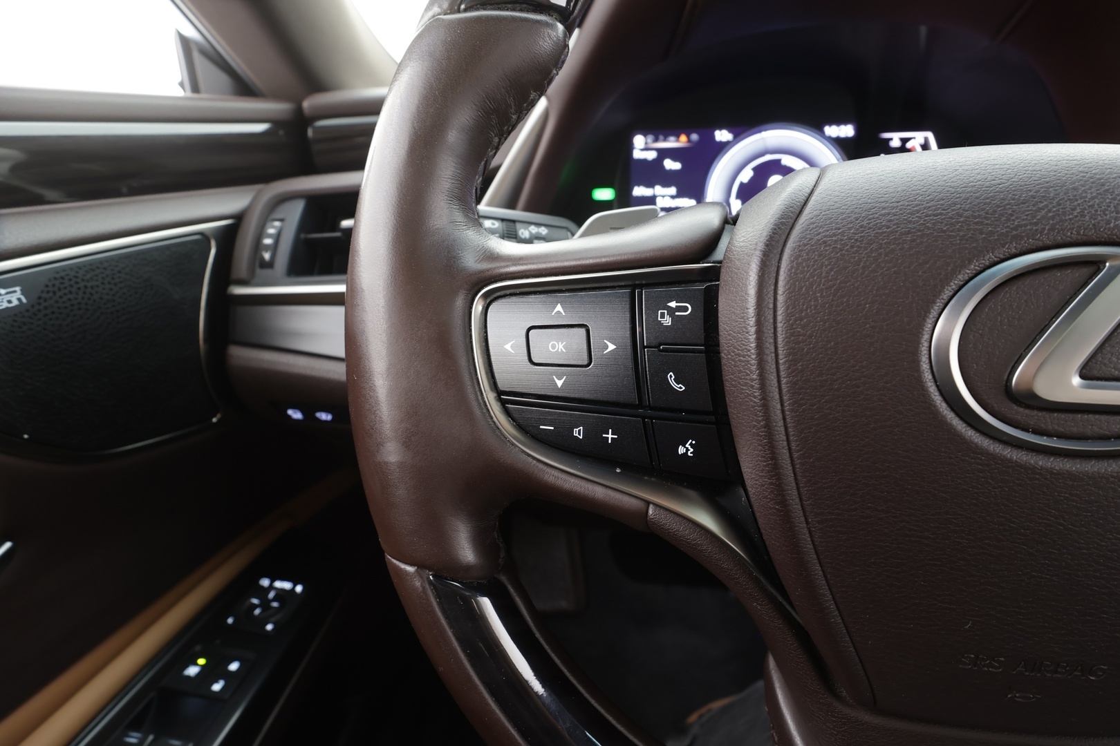 Lexus ES 2020 300h Luxury - | ACC | HUD | 360° | Mark Levinson | Ilm. muistinahat | Kattoluukku | Apple & Android | 1-om suomi auto | Merkkihuollot | 