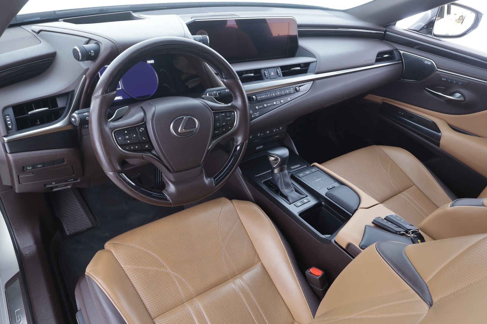 Lexus ES 2020 300h Luxury - | ACC | HUD | 360° | Mark Levinson | Ilm. muistinahat | Kattoluukku | Apple & Android | 1-om suomi auto | Merkkihuollot | 
