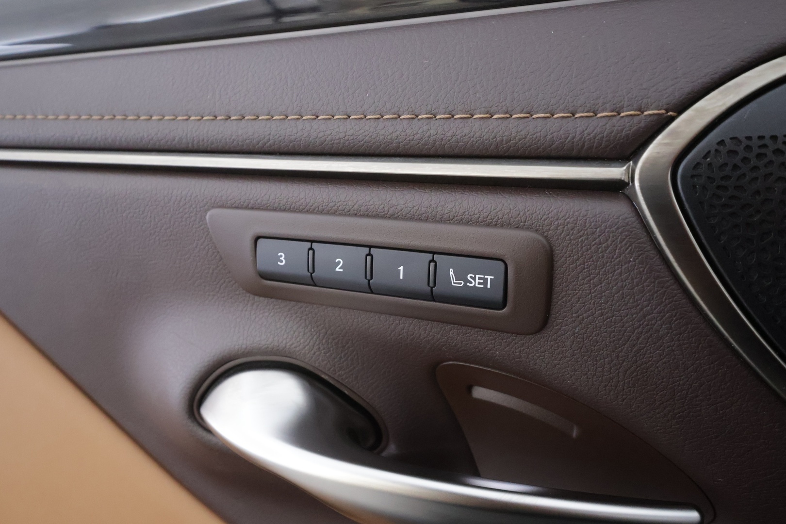 Lexus ES 2020 300h Luxury - | ACC | HUD | 360° | Mark Levinson | Ilm. muistinahat | Kattoluukku | Apple & Android | 1-om suomi auto | Merkkihuollot | 