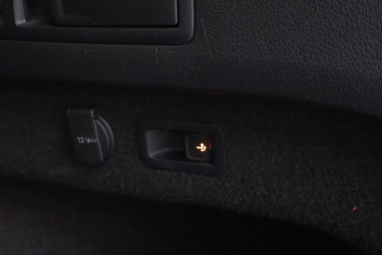 Volkswagen Passat 2017 Variant Highline 2,0 TDI 110 kW (150 hv) DSG-aut * Webasto / Adapt.vakkari / Panoraama / Nahkasisusta / Vetokoukku / Peruutuskamera - LED / Sähköluukku / Ei adblue järjestelmää / Jakopää tehty!