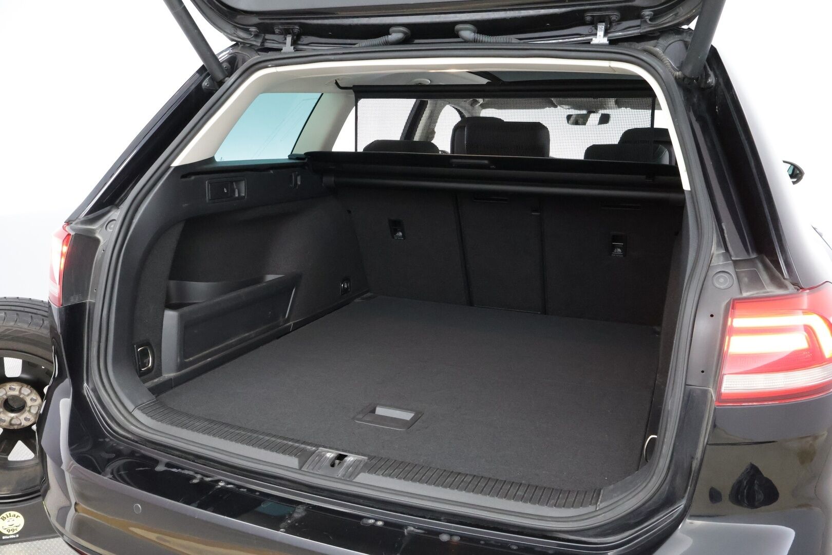 Volkswagen Passat 2017 Variant Highline 2,0 TDI 110 kW (150 hv) DSG-aut * Webasto / Adapt.vakkari / Panoraama / Nahkasisusta / Vetokoukku / Peruutuskamera - LED / Sähköluukku / Ei adblue järjestelmää / Jakopää tehty!