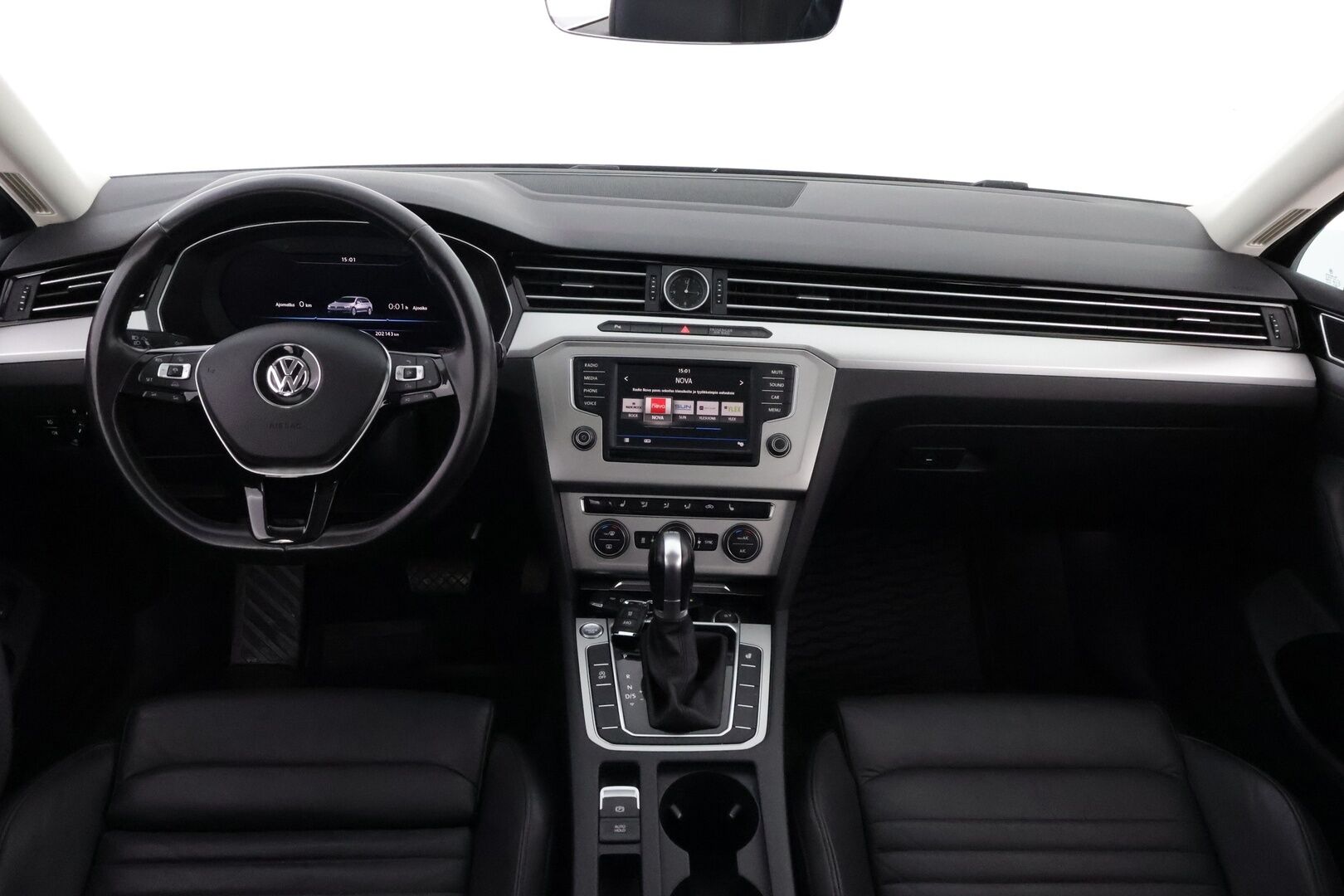 Volkswagen Passat 2017 Variant Highline 2,0 TDI 110 kW (150 hv) DSG-aut * Webasto / Adapt.vakkari / Panoraama / Nahkasisusta / Vetokoukku / Peruutuskamera - LED / Sähköluukku / Ei adblue järjestelmää / Jakopää tehty!