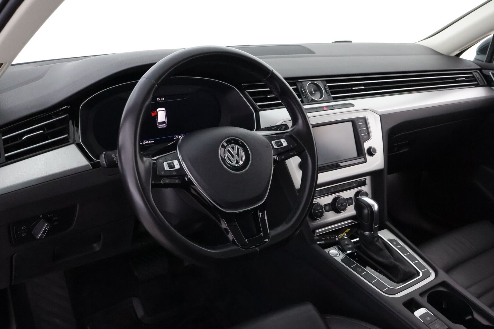 Volkswagen Passat 2017 Variant Highline 2,0 TDI 110 kW (150 hv) DSG-aut * Webasto / Adapt.vakkari / Panoraama / Nahkasisusta / Vetokoukku / Peruutuskamera - LED / Sähköluukku / Ei adblue järjestelmää / Jakopää tehty!