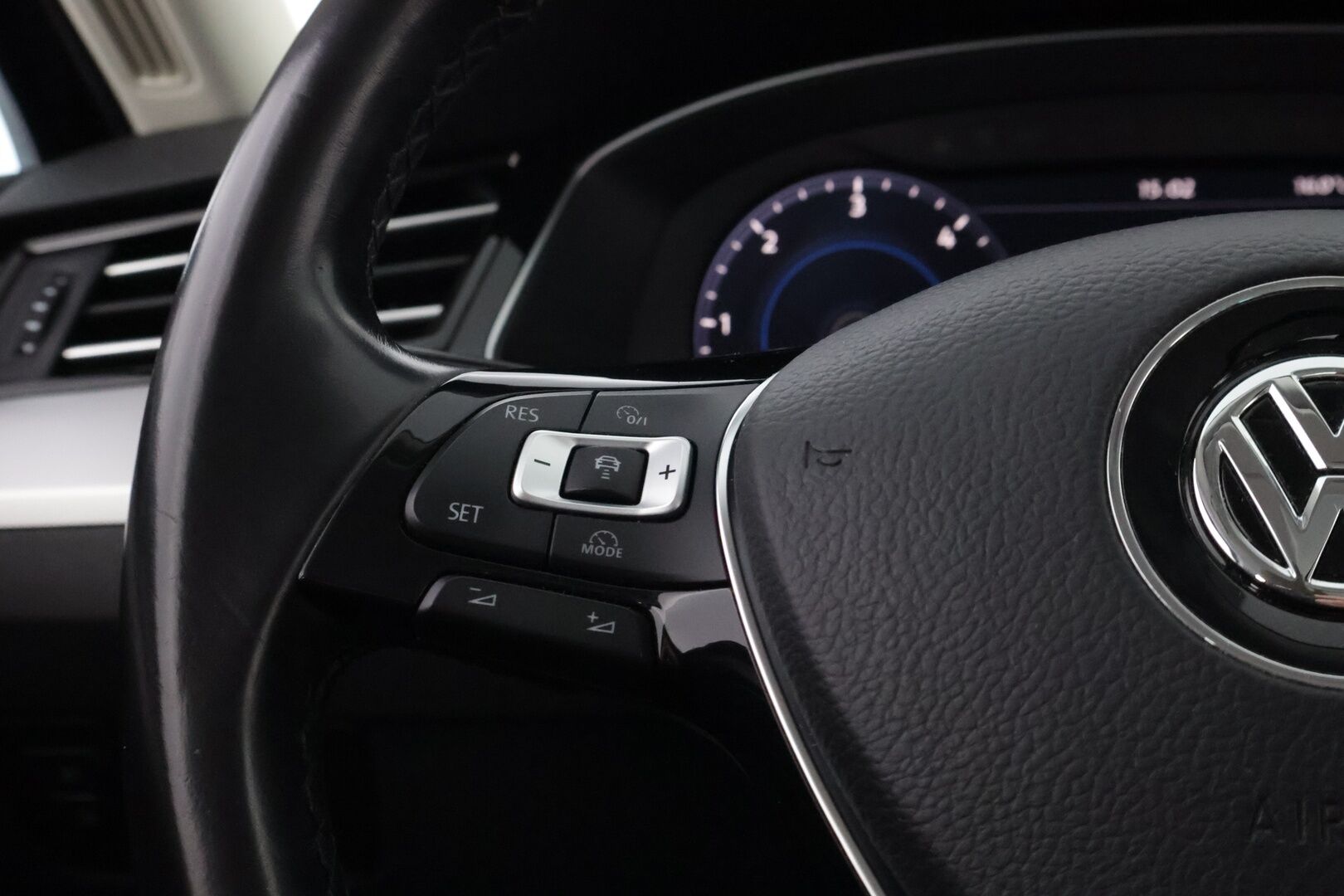 Volkswagen Passat 2017 Variant Highline 2,0 TDI 110 kW (150 hv) DSG-aut * Webasto / Adapt.vakkari / Panoraama / Nahkasisusta / Vetokoukku / Peruutuskamera - LED / Sähköluukku / Ei adblue järjestelmää / Jakopää tehty!