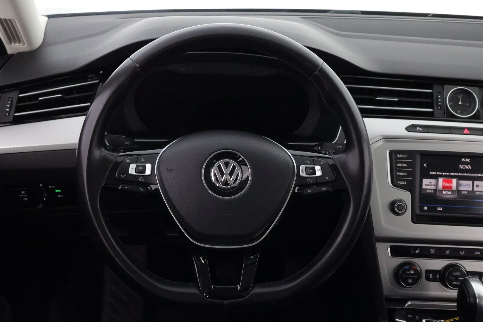 Volkswagen Passat 2017 Variant Highline 2,0 TDI 110 kW (150 hv) DSG-aut * Webasto / Adapt.vakkari / Panoraama / Nahkasisusta / Vetokoukku / Peruutuskamera - LED / Sähköluukku / Ei adblue järjestelmää / Jakopää tehty!