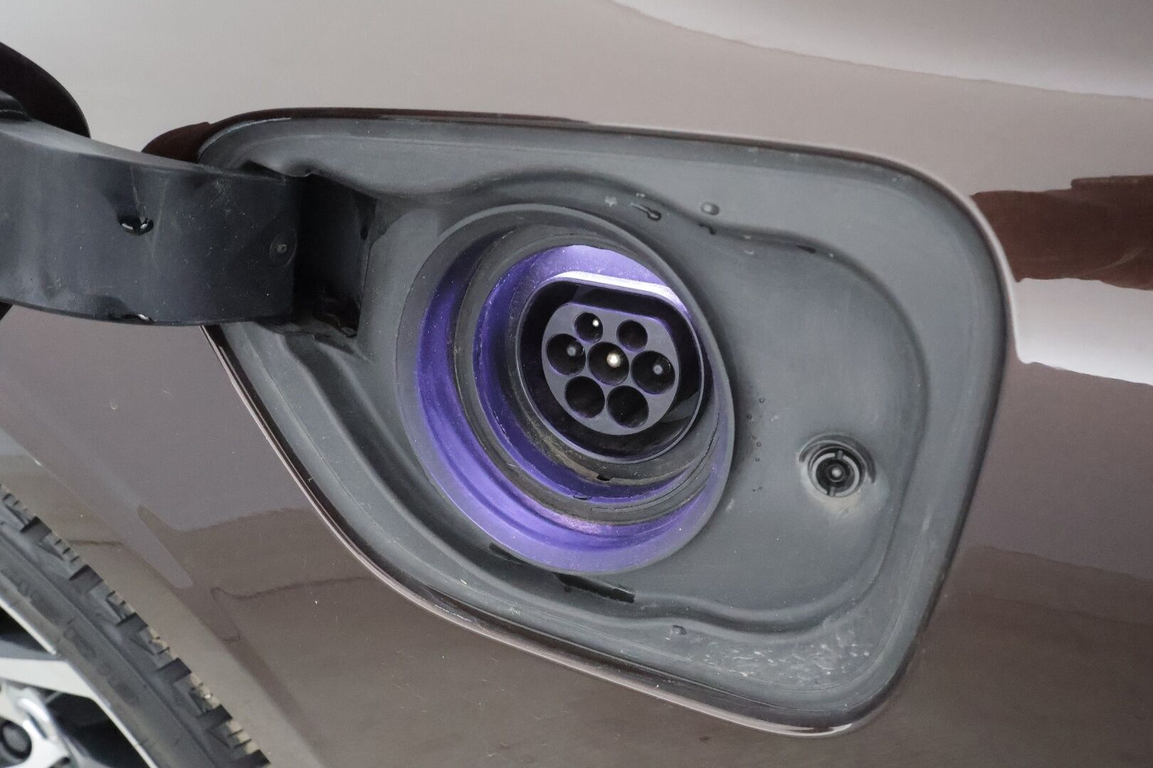 Volvo V60 2020 T8 TwE AWD Inscription aut * ACC / Webasto / Koukku / LED / Ruskeat nahat / Blis / 360 ° / Apple & Android * - Akku kuntotarkastettu / Merkkihuollettu / Kahdet renkaat 