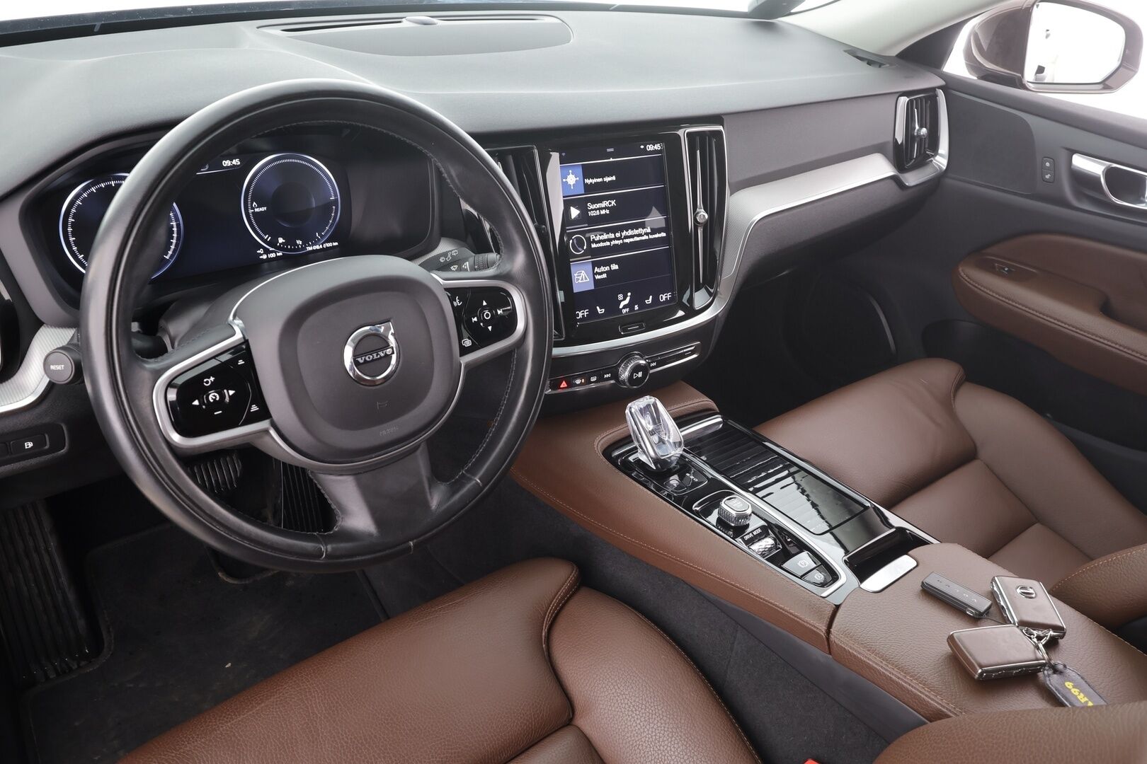 Volvo V60 2020 T8 TwE AWD Inscription aut * ACC / Webasto / Koukku / LED / Ruskeat nahat / Blis / 360 ° / Apple & Android * - Akku kuntotarkastettu / Merkkihuollettu / Kahdet renkaat 