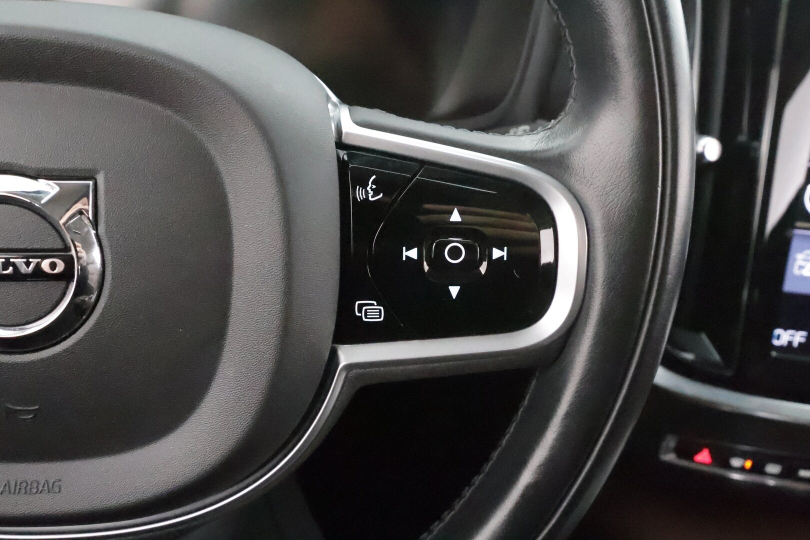 Volvo V60 2020 T8 TwE AWD Inscription aut * ACC / Webasto / Koukku / LED / Ruskeat nahat / Blis / 360 ° / Apple & Android * - Akku kuntotarkastettu / Merkkihuollettu / Kahdet renkaat 