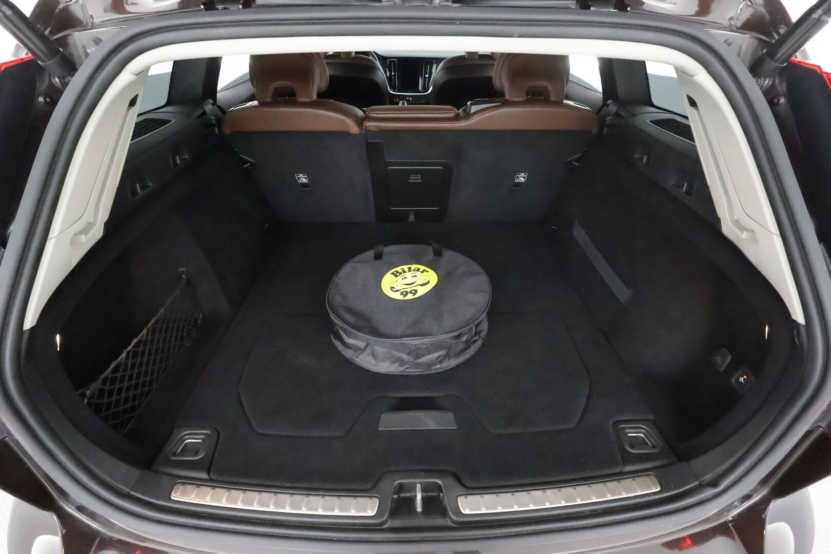 Volvo V60 2020 T8 TwE AWD Inscription aut * ACC / Webasto / Koukku / LED / Ruskeat nahat / Blis / 360 ° / Apple & Android * - Akku kuntotarkastettu / Merkkihuollettu / Kahdet renkaat 