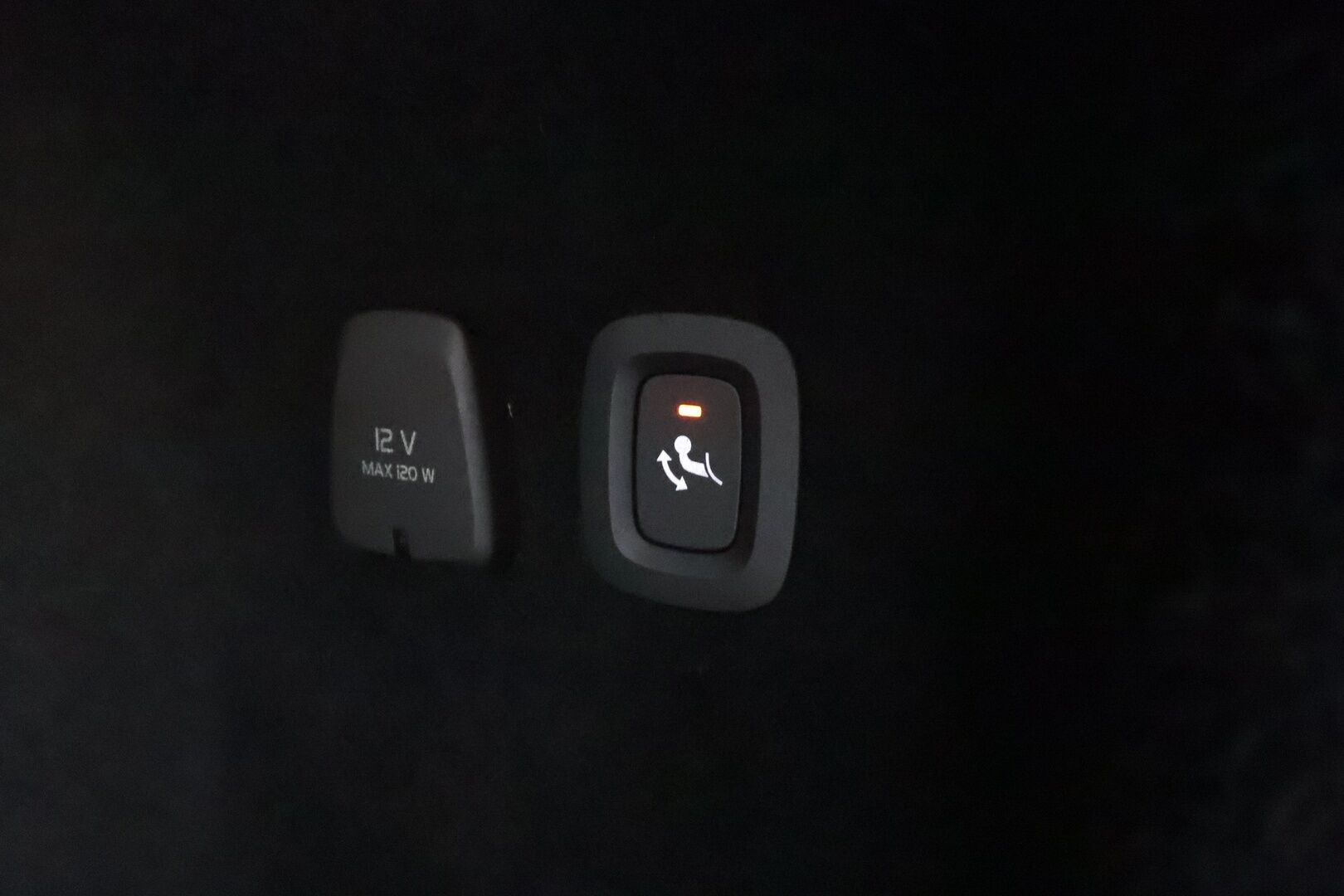 Volvo V60 2020 T8 TwE AWD Inscription aut * ACC / Webasto / Koukku / LED / Ruskeat nahat / Blis / 360 ° / Apple & Android * - Akku kuntotarkastettu / Merkkihuollettu / Kahdet renkaat 