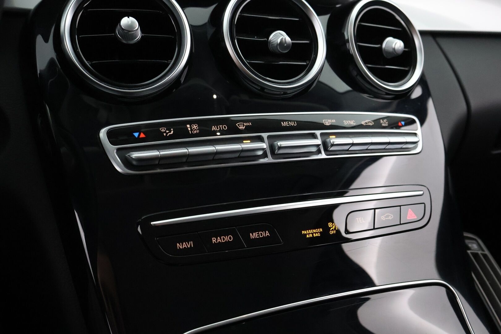 Mercedes-Benz C 2020 180 T A Business - Suomiauto / Multibeam LED / Peruutuskamera / Merkkihuollot / Comand Navi / Sporttipenkit Sähkösäädöllä / Lohko & Sisäpistoke!