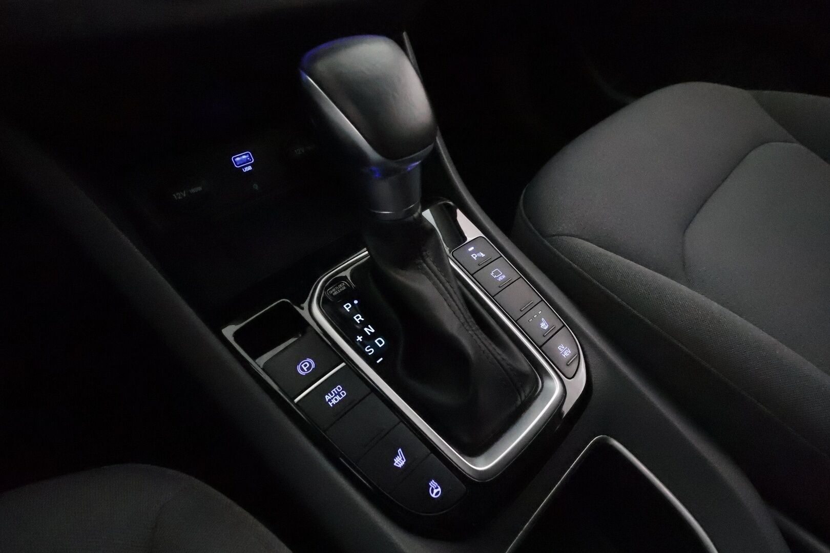 Hyundai IONIQ plug-in 2020 1,6 plug-in 141 hv 6-DCT Style MY20 **Adapt.vakkari / P.kamera / Muistipenkki / LED / Navi / KeylessGo** - 1.Om Suomi-auto / Kahdet renkaat aluvanteilla / Digimittaristo / Apple&Android / Infinity Audio / Lohkolämmitin