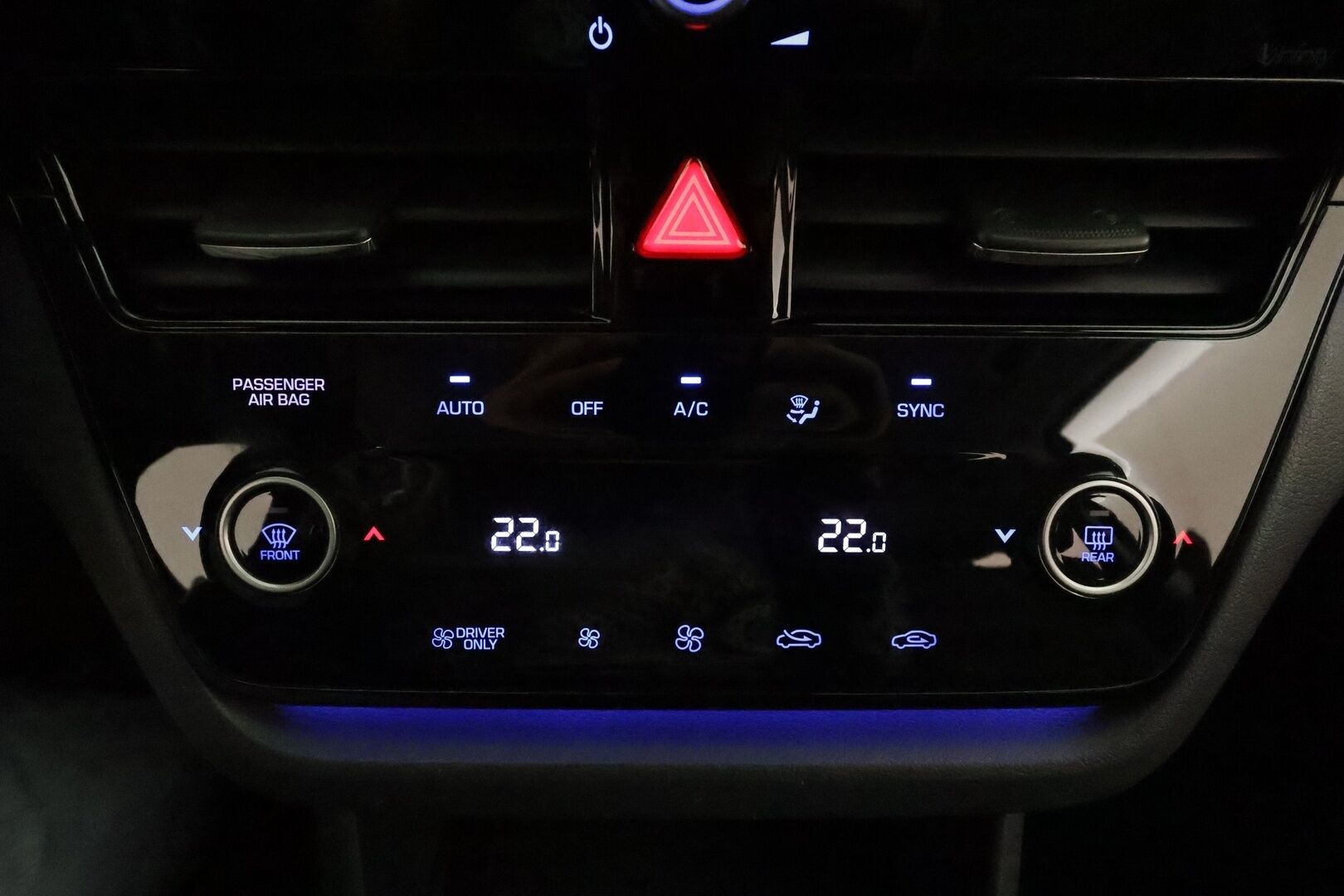 Hyundai IONIQ plug-in 2020 1,6 plug-in 141 hv 6-DCT Style MY20 **Adapt.vakkari / P.kamera / Muistipenkki / LED / Navi / KeylessGo** - 1.Om Suomi-auto / Kahdet renkaat aluvanteilla / Digimittaristo / Apple&Android / Infinity Audio / Lohkolämmitin
