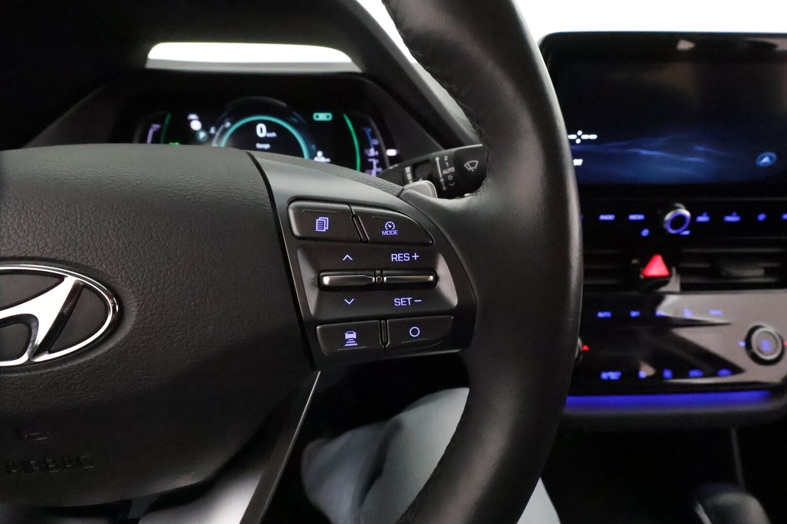 Hyundai IONIQ plug-in 2020 1,6 plug-in 141 hv 6-DCT Style MY20 **Adapt.vakkari / P.kamera / Muistipenkki / LED / Navi / KeylessGo** - 1.Om Suomi-auto / Kahdet renkaat aluvanteilla / Digimittaristo / Apple&Android / Infinity Audio / Lohkolämmitin
