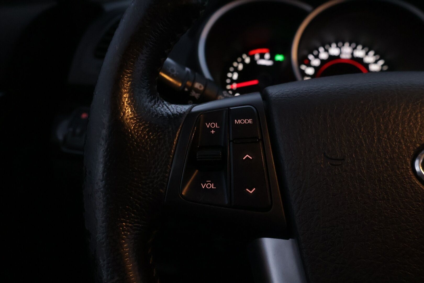 Kia Sorento 2011 2,2 CRDi AWD EX 5P *Koukku / Vakkari / Lohkolämmitin / Huoltokirja* - Uudenkarheat nastarenkaat talveksi! / Loistava maasturi metsäteille!