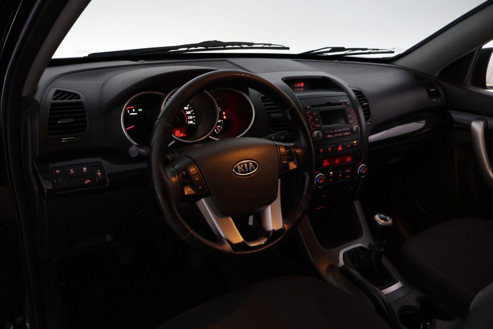 Kia Sorento 2011 2,2 CRDi AWD EX 5P *Koukku / Vakkari / Lohkolämmitin / Huoltokirja* - Uudenkarheat nastarenkaat talveksi! / Loistava maasturi metsäteille!
