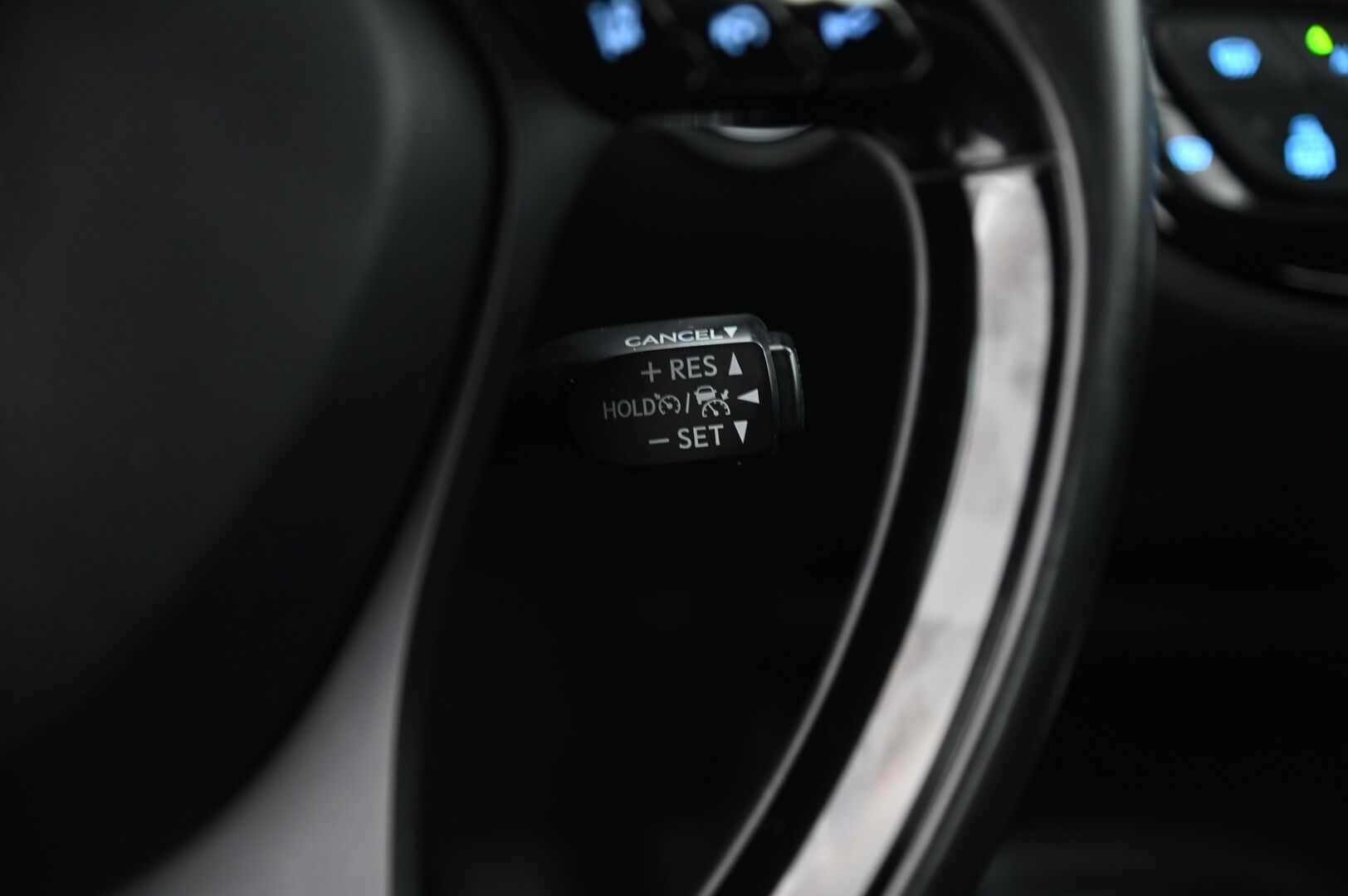 Toyota C-HR 2019 1,8 Hybrid Active Edition *Peruutuskamera / Navigointi / Vakkari / Lohko* - *1-omisteinen Suomi-auto / 2x renkaat aluvanteilla*