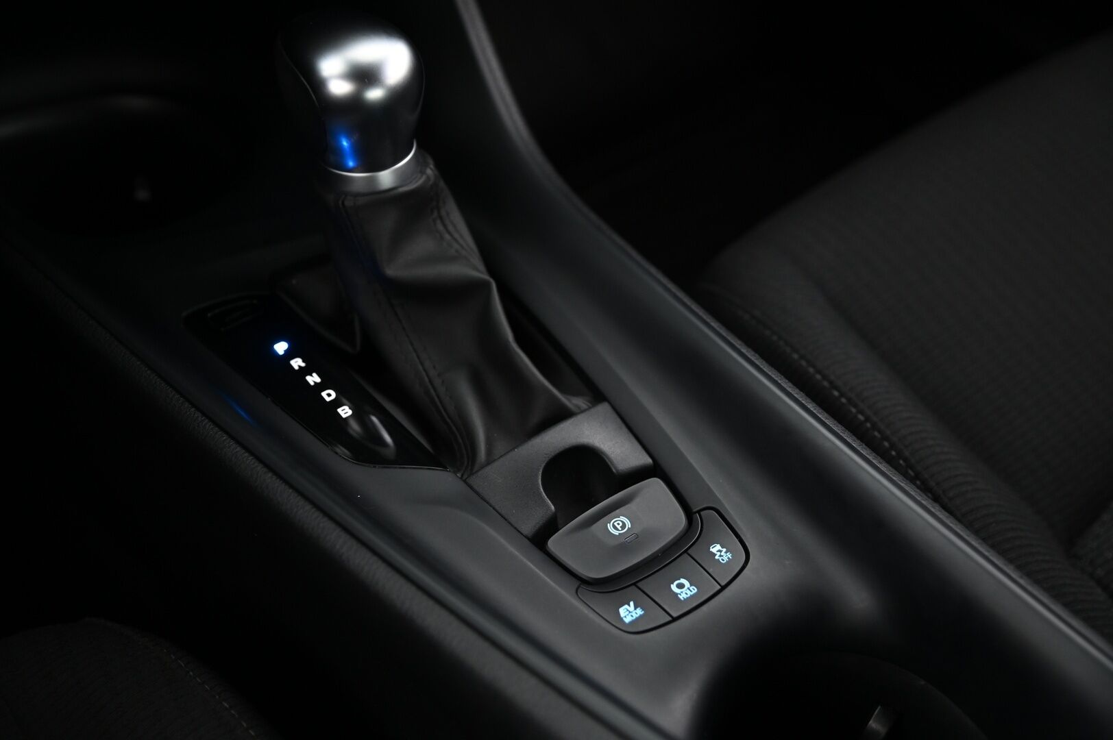 Toyota C-HR 2019 1,8 Hybrid Active Edition *Peruutuskamera / Navigointi / Vakkari / Lohko* - *1-omisteinen Suomi-auto / 2x renkaat aluvanteilla*