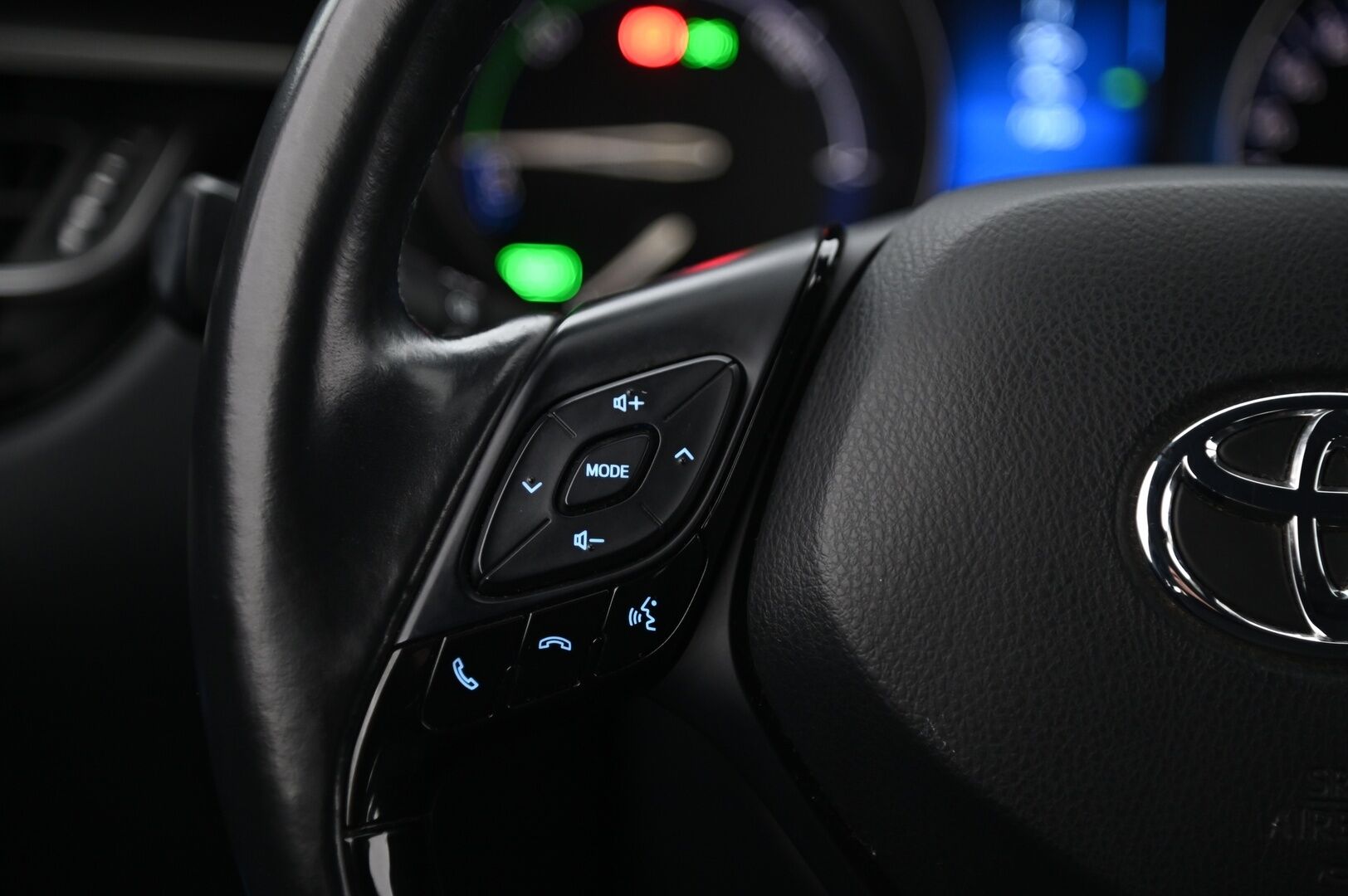 Toyota C-HR 2019 1,8 Hybrid Active Edition *Peruutuskamera / Navigointi / Vakkari / Lohko* - *1-omisteinen Suomi-auto / 2x renkaat aluvanteilla*