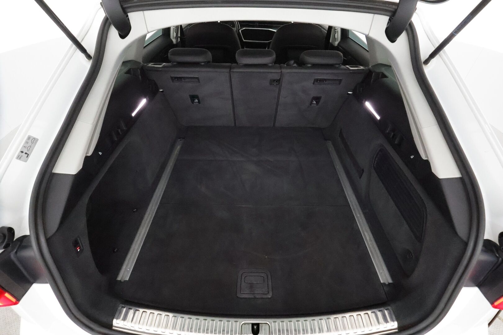 Audi A6 2020 Avant Business 35 TDI MHEV S tronic **Suomi-auto / Webasto / Koukku / LED-valot / P.Tutkat / Navi - Kahdet Renkaat